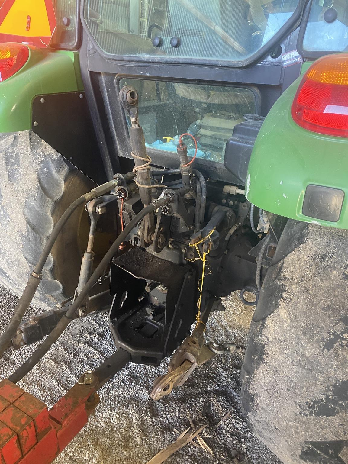 2010 John Deere 5101E Image
