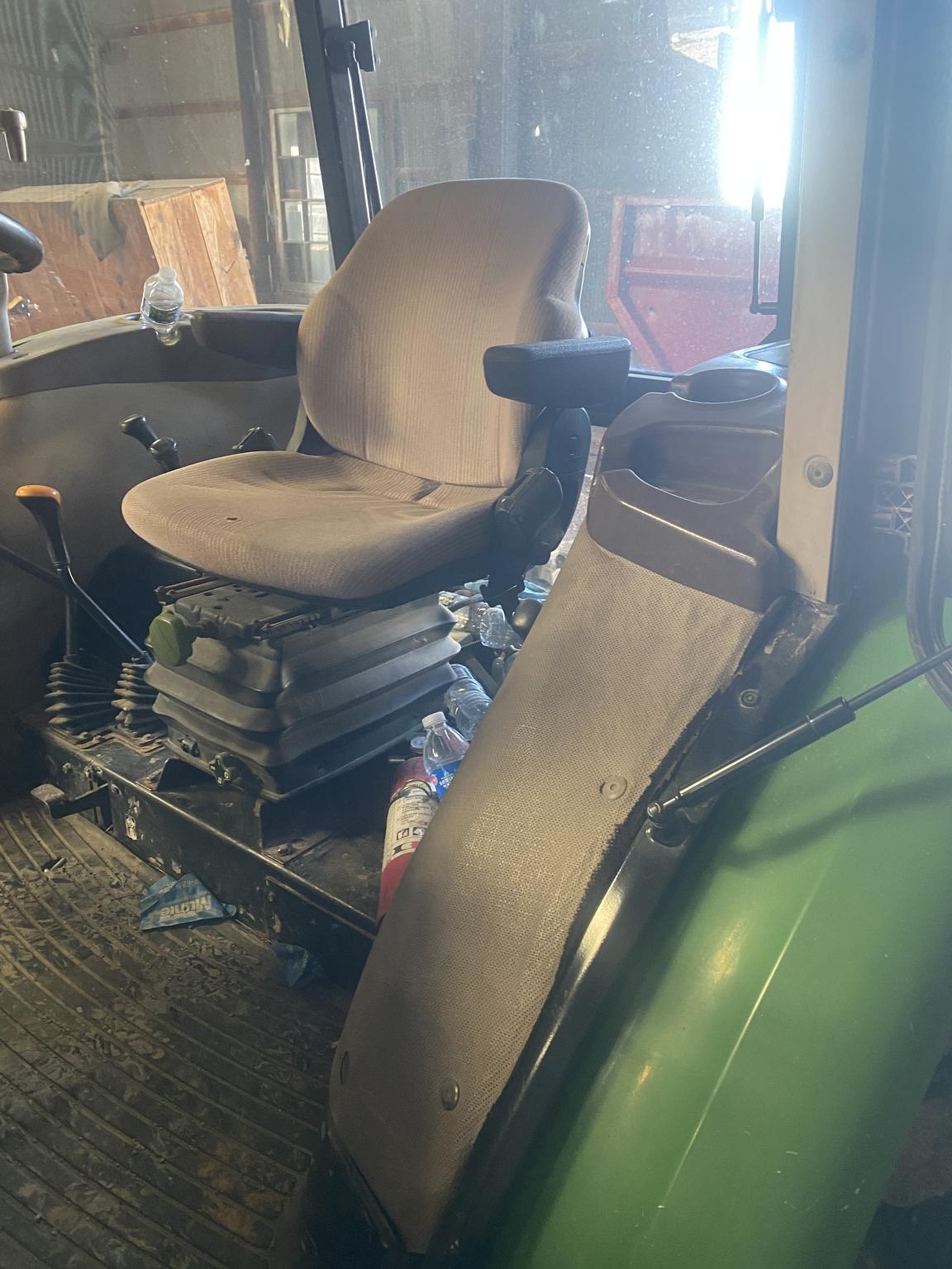 2010 John Deere 5101E Image