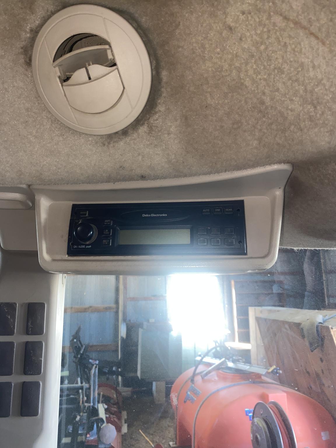 2010 John Deere 5101E Image