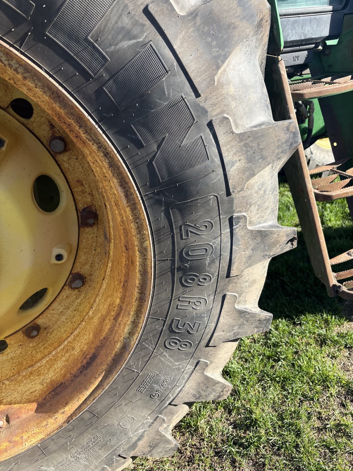 2004 John Deere 7220 Image