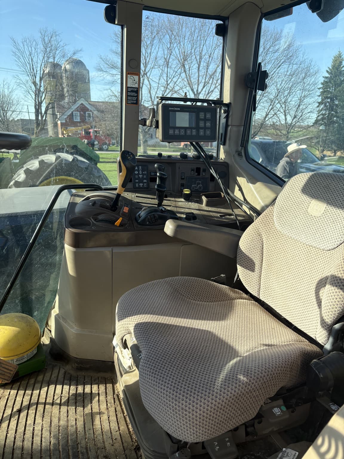 2004 John Deere 7220 Image