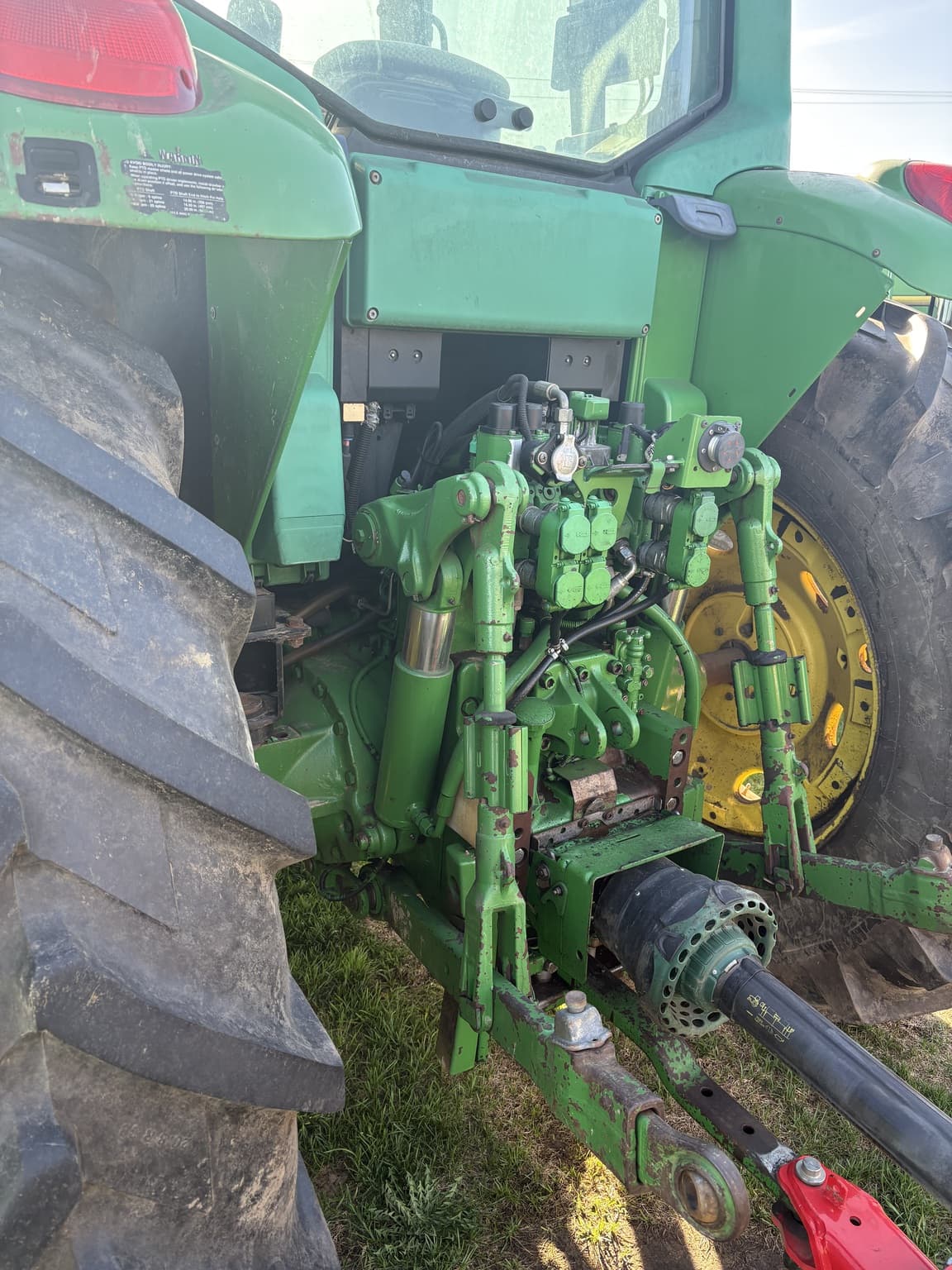 2004 John Deere 7220 Image