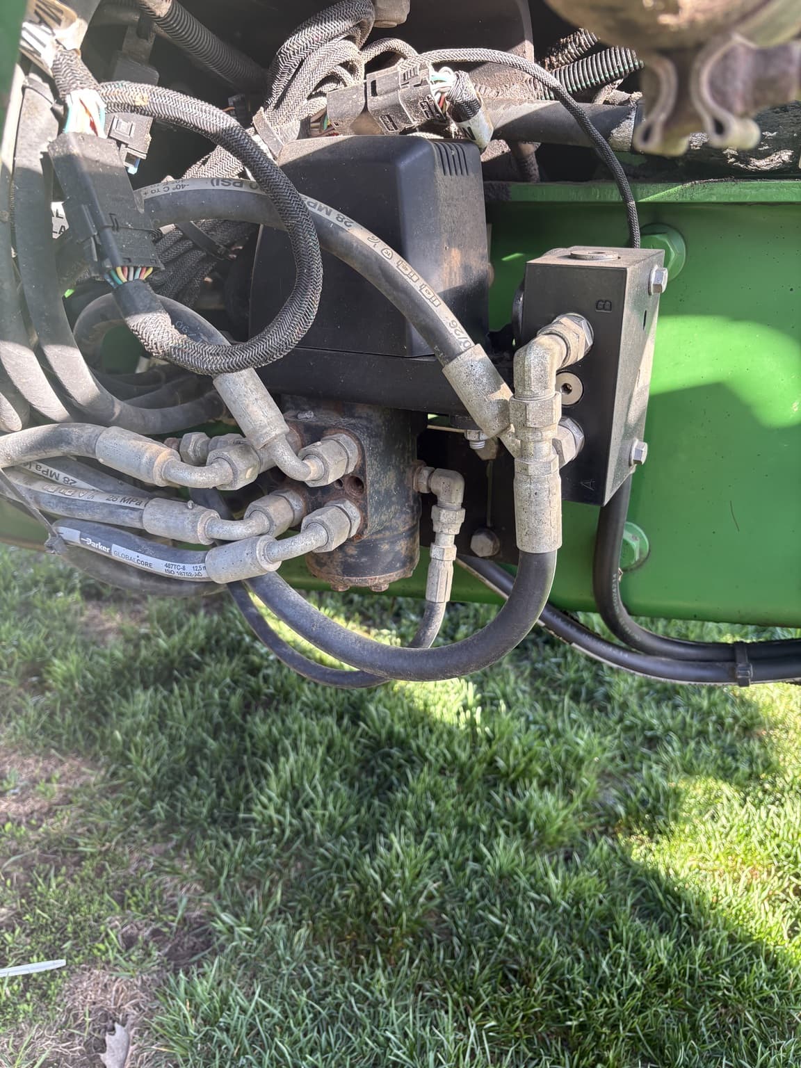 2004 John Deere 7220 Image