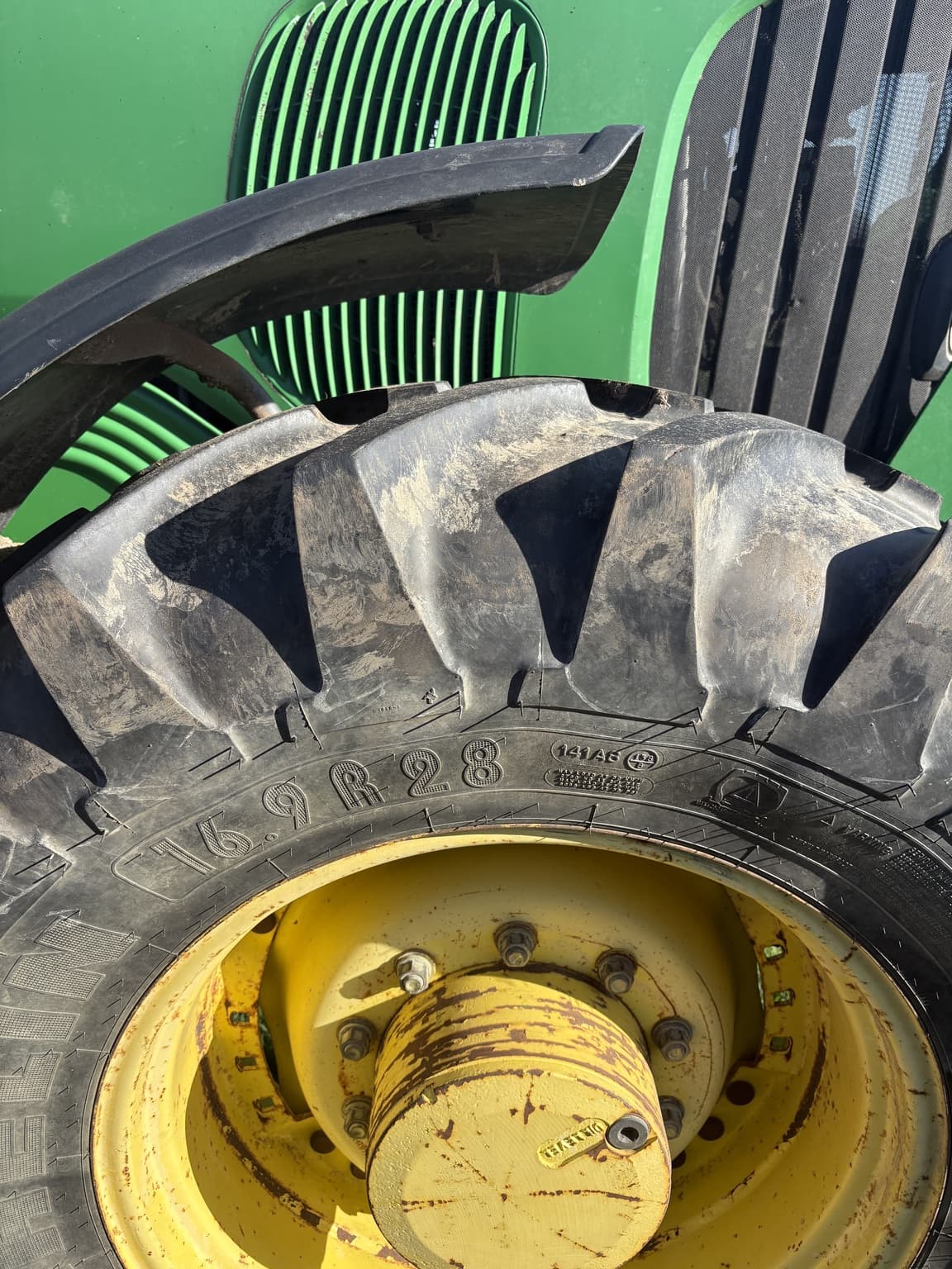 2004 John Deere 7220 Image