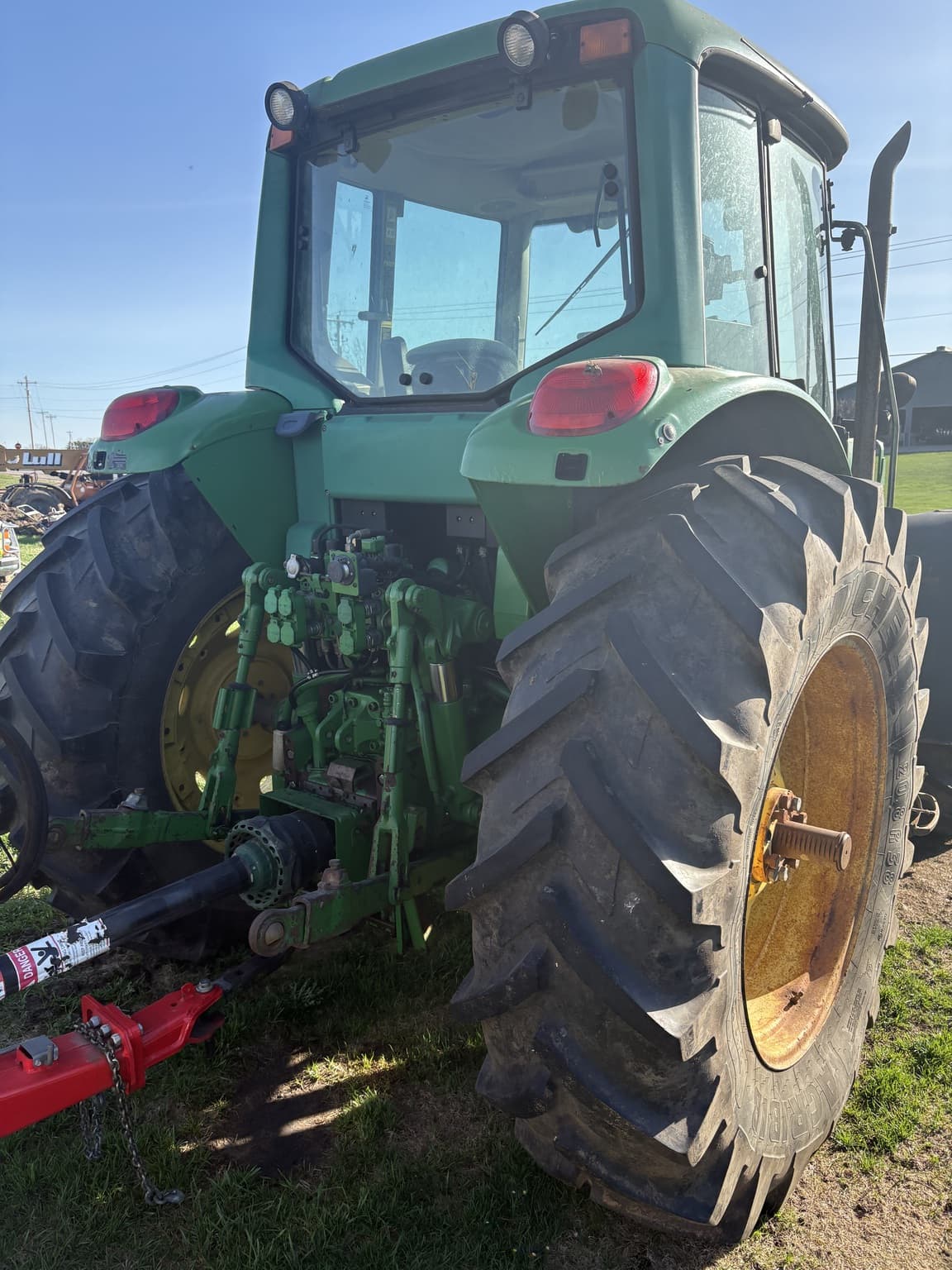 2004 John Deere 7220 Image