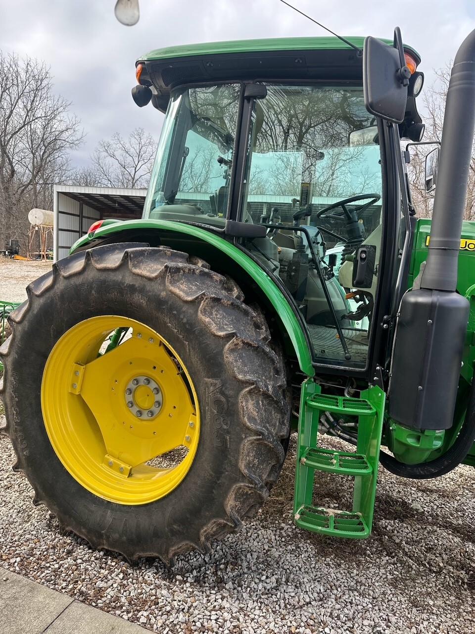 2019 John Deere 6120E Image