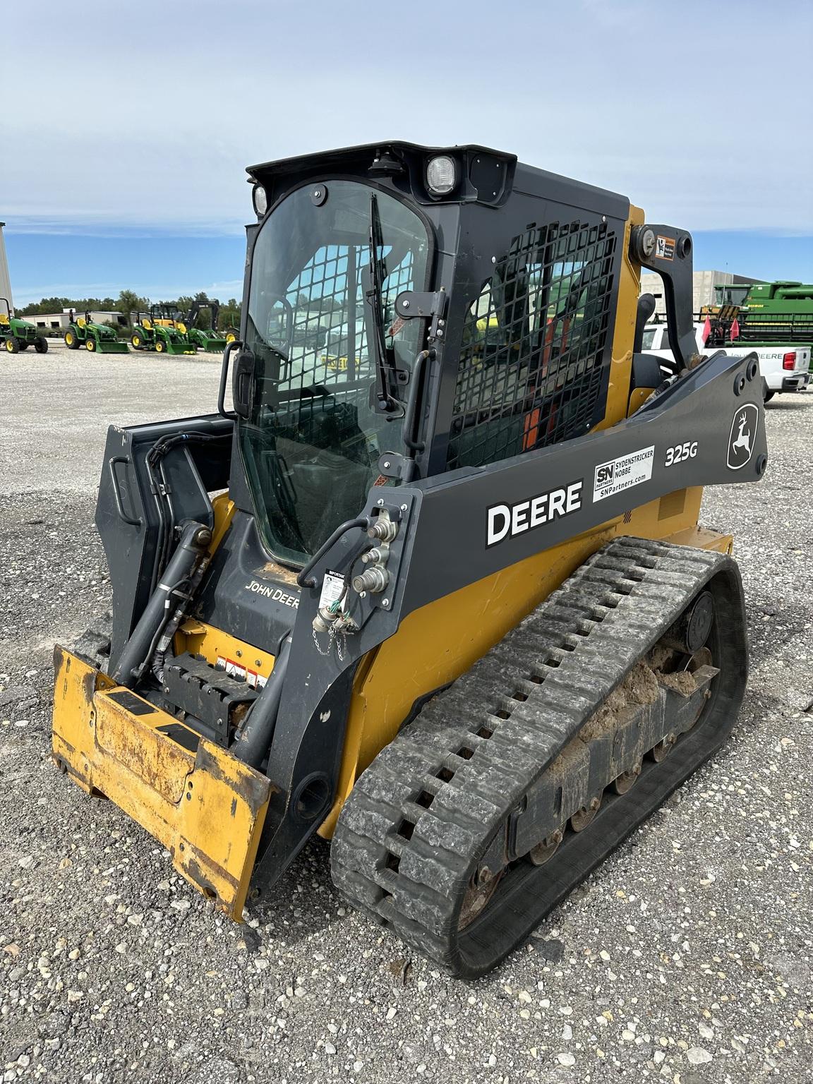 2022 John Deere 325G Image