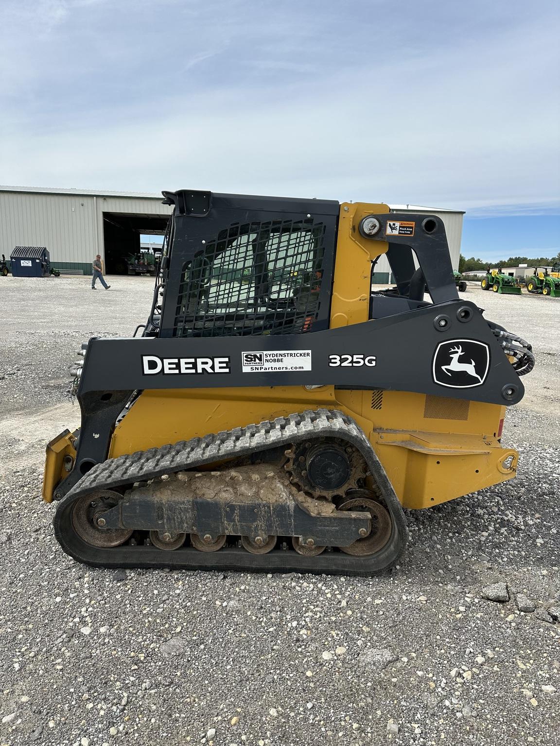 2022 John Deere 325G Image