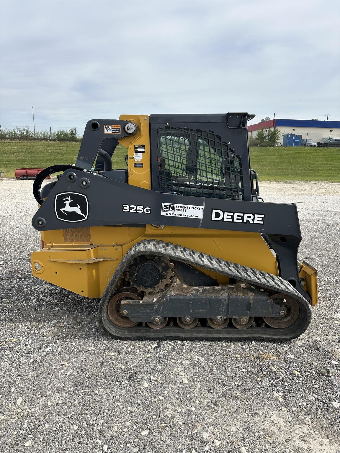 2022 John Deere 325G Image