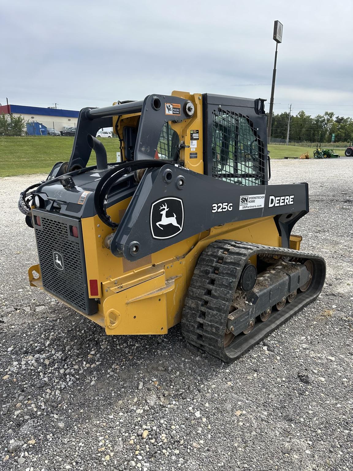 2022 John Deere 325G Image