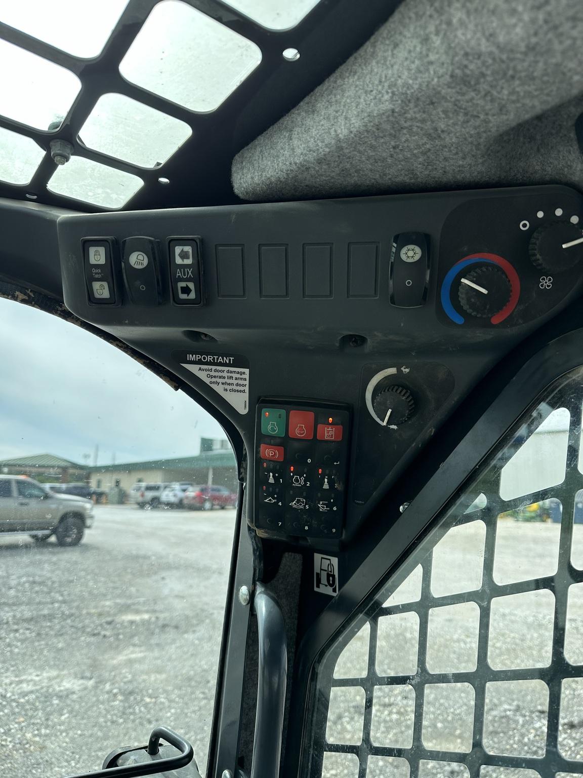 2022 John Deere 325G Image