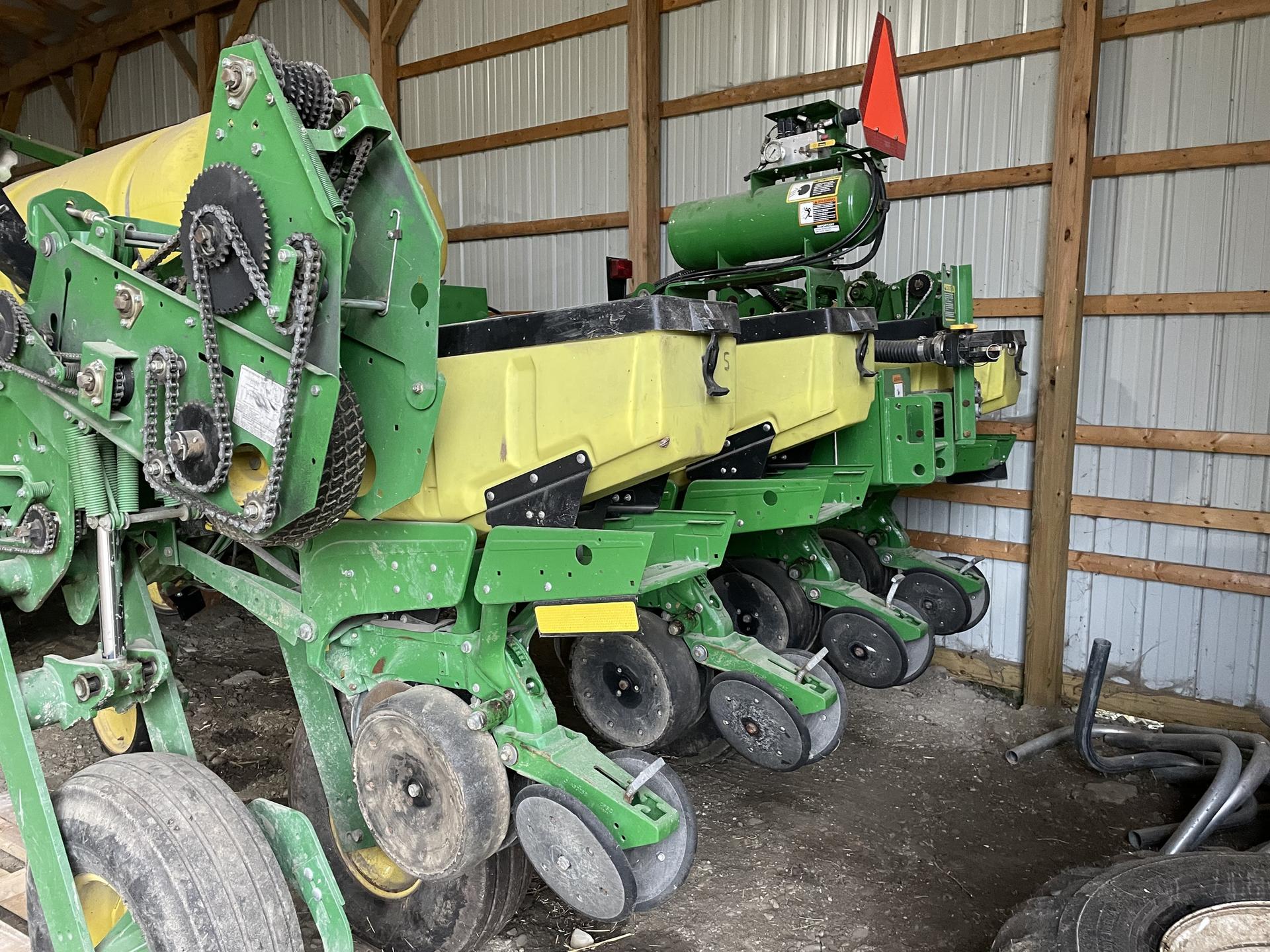 2015 John Deere 1775NT Image