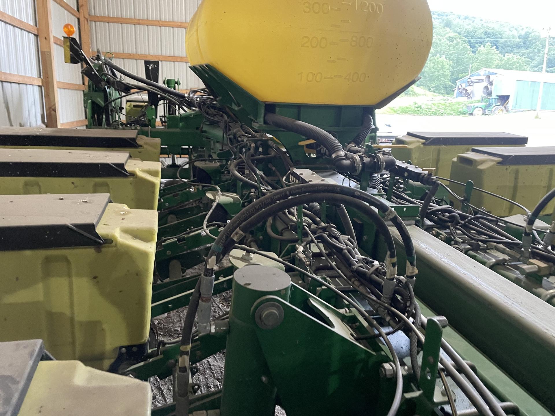 2015 John Deere 1775NT Image