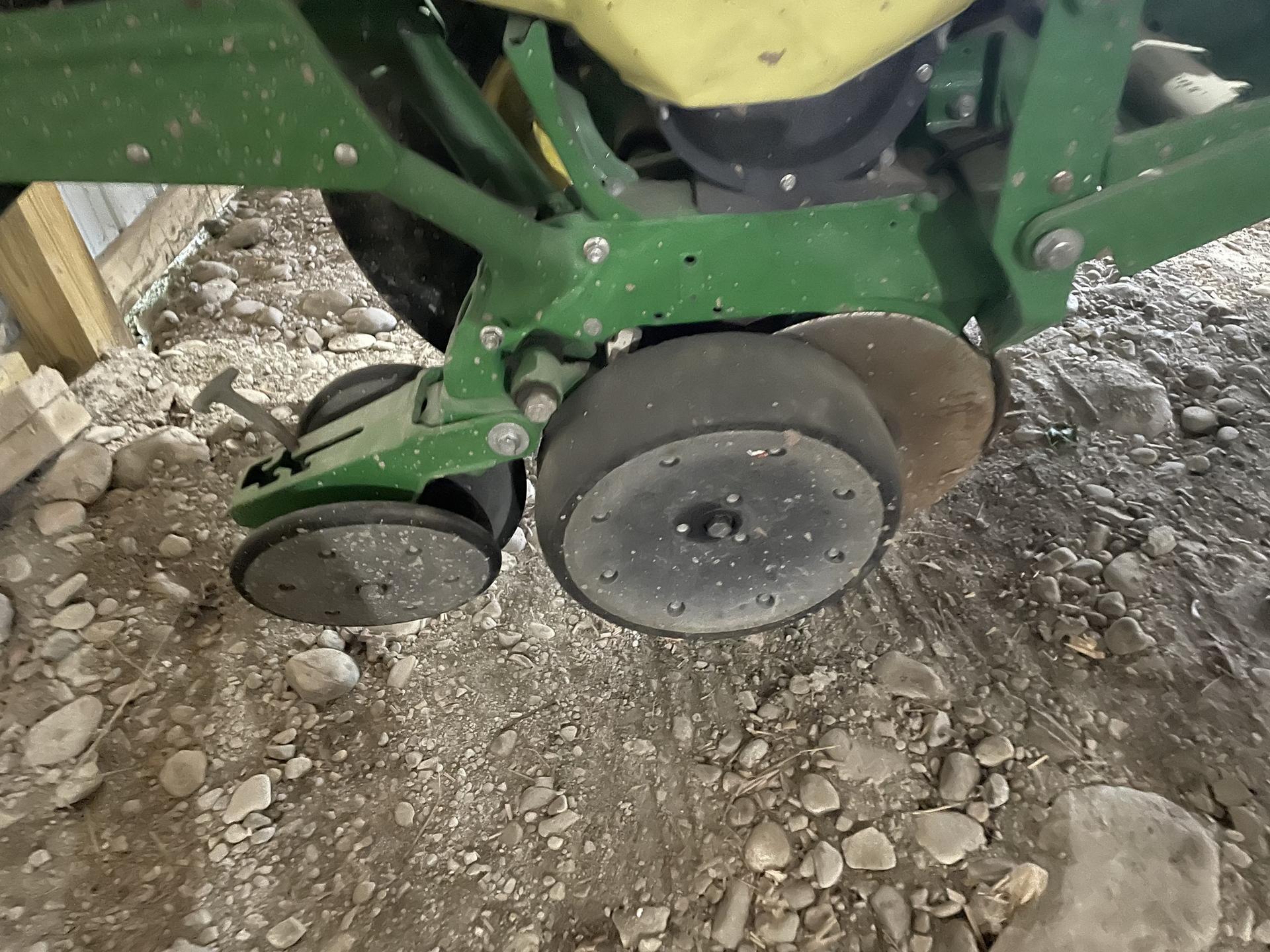 2015 John Deere 1775NT Image