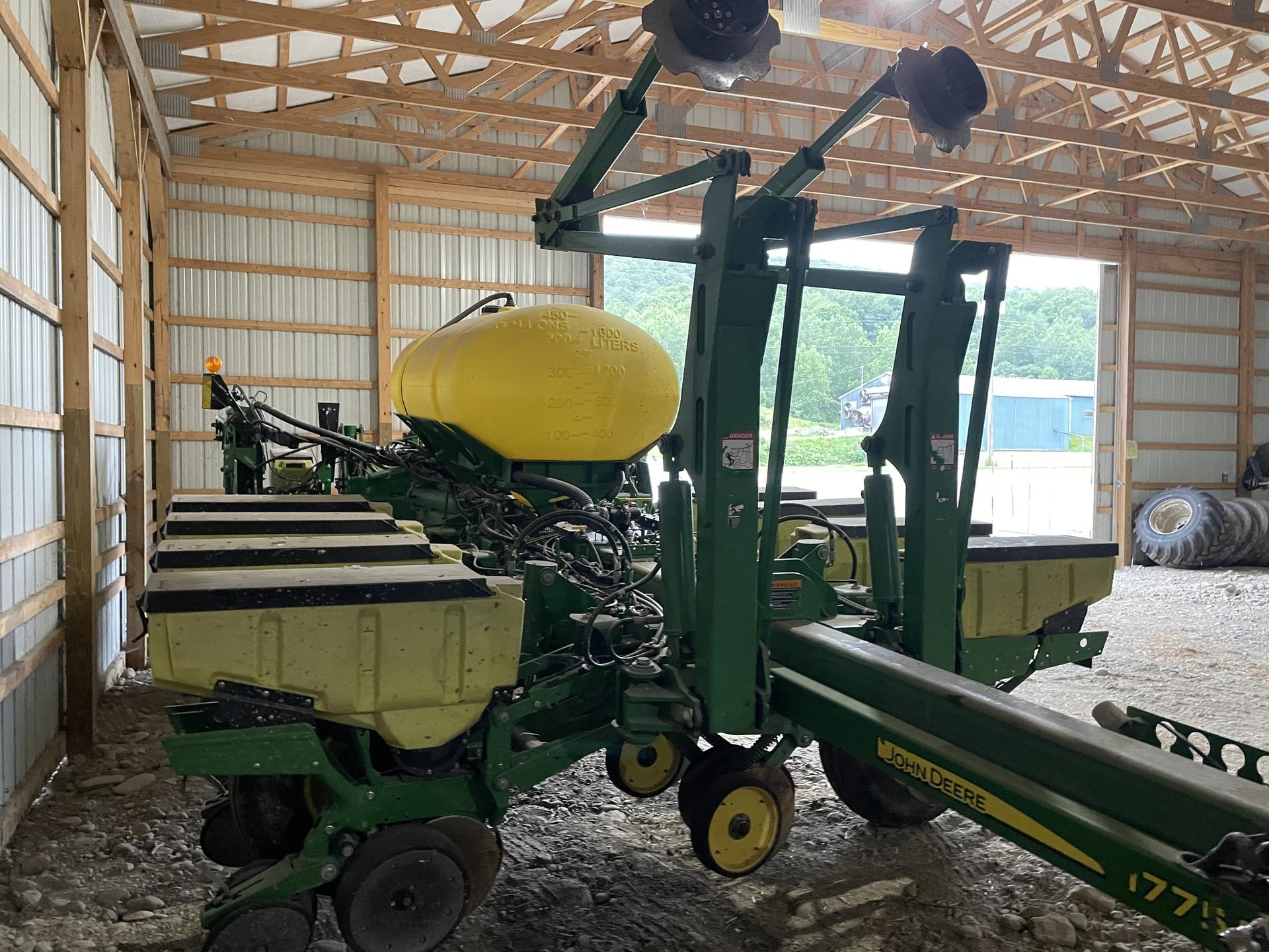 2015 John Deere 1775NT Image