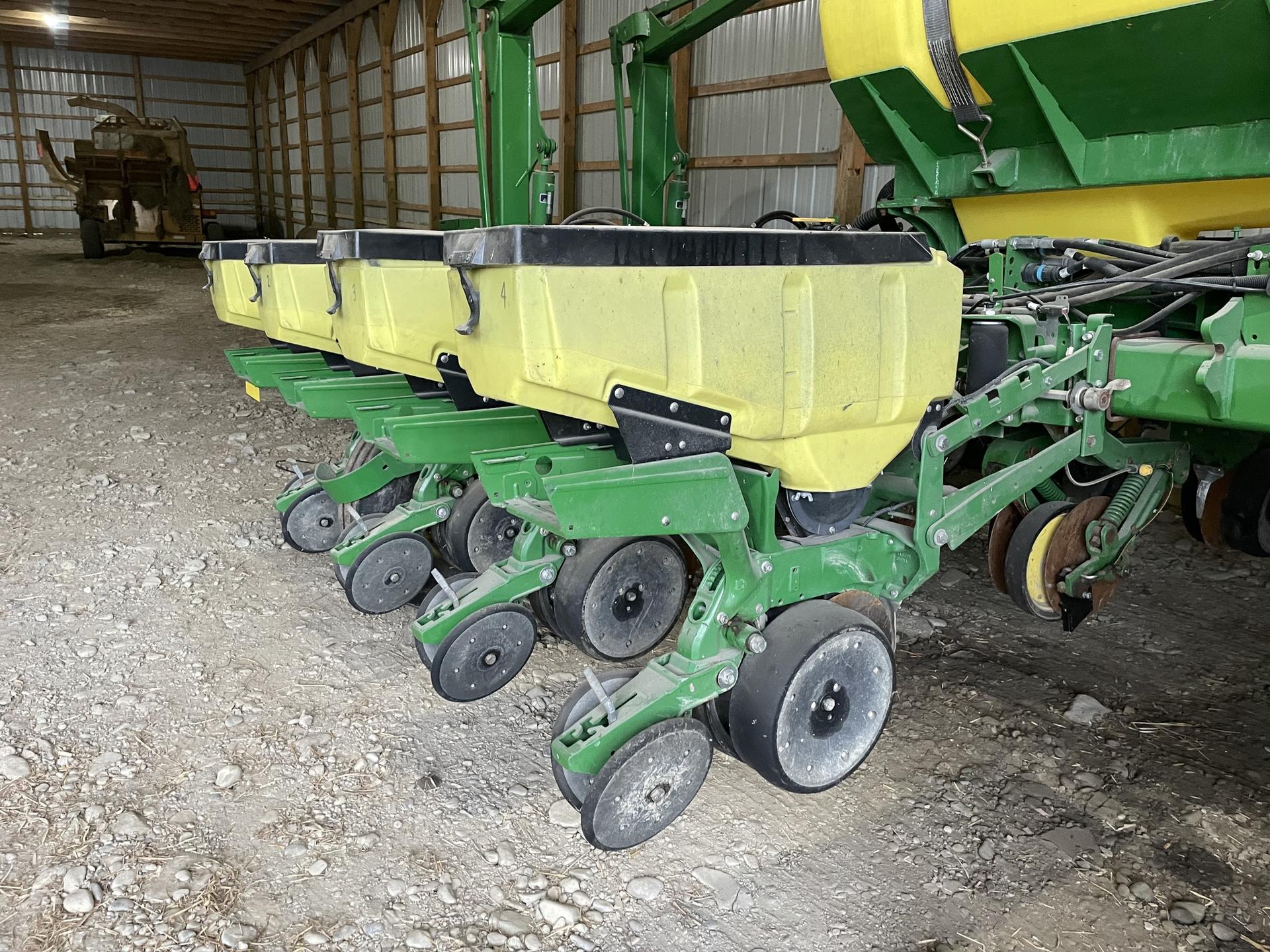 2015 John Deere 1775NT Image