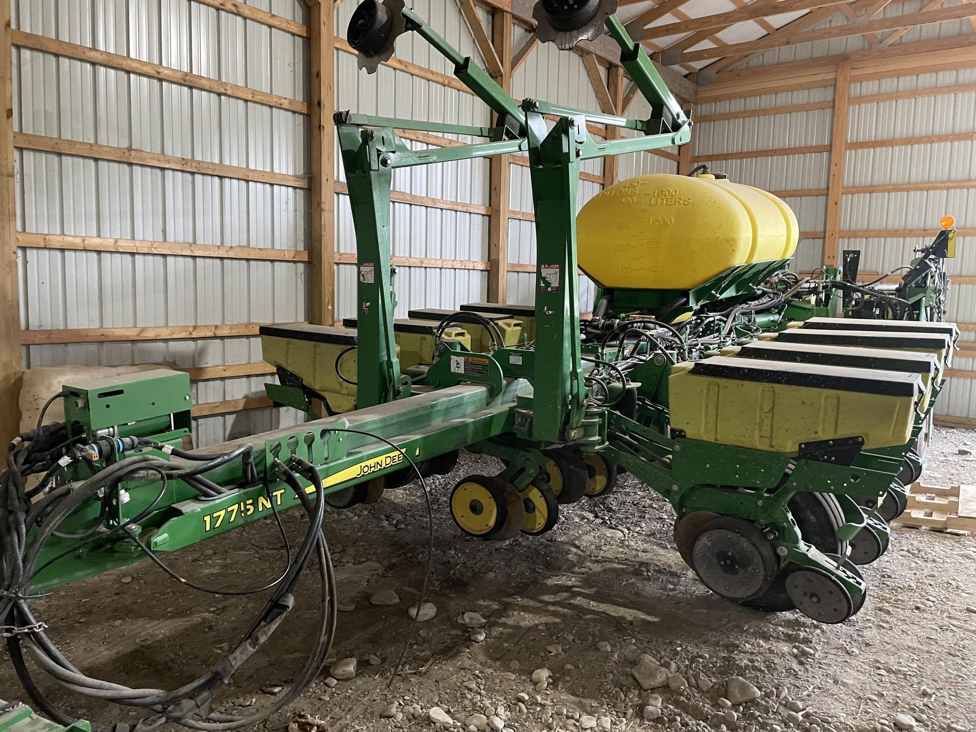 2015 John Deere 1775NT Image