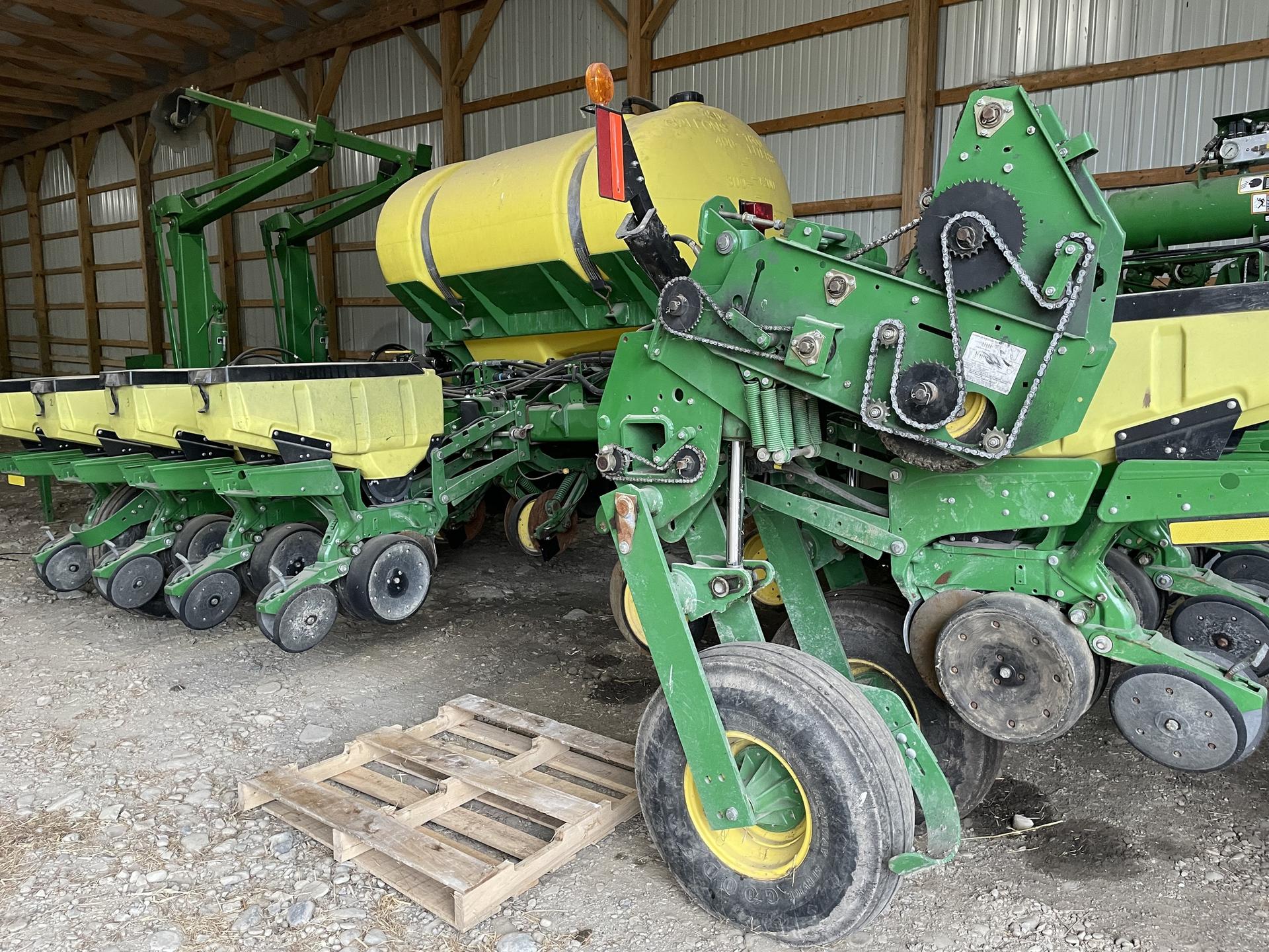2015 John Deere 1775NT Image