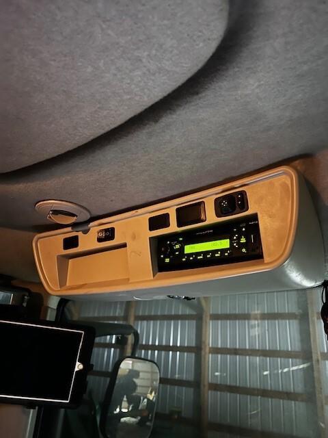 2011 John Deere 8360R Image