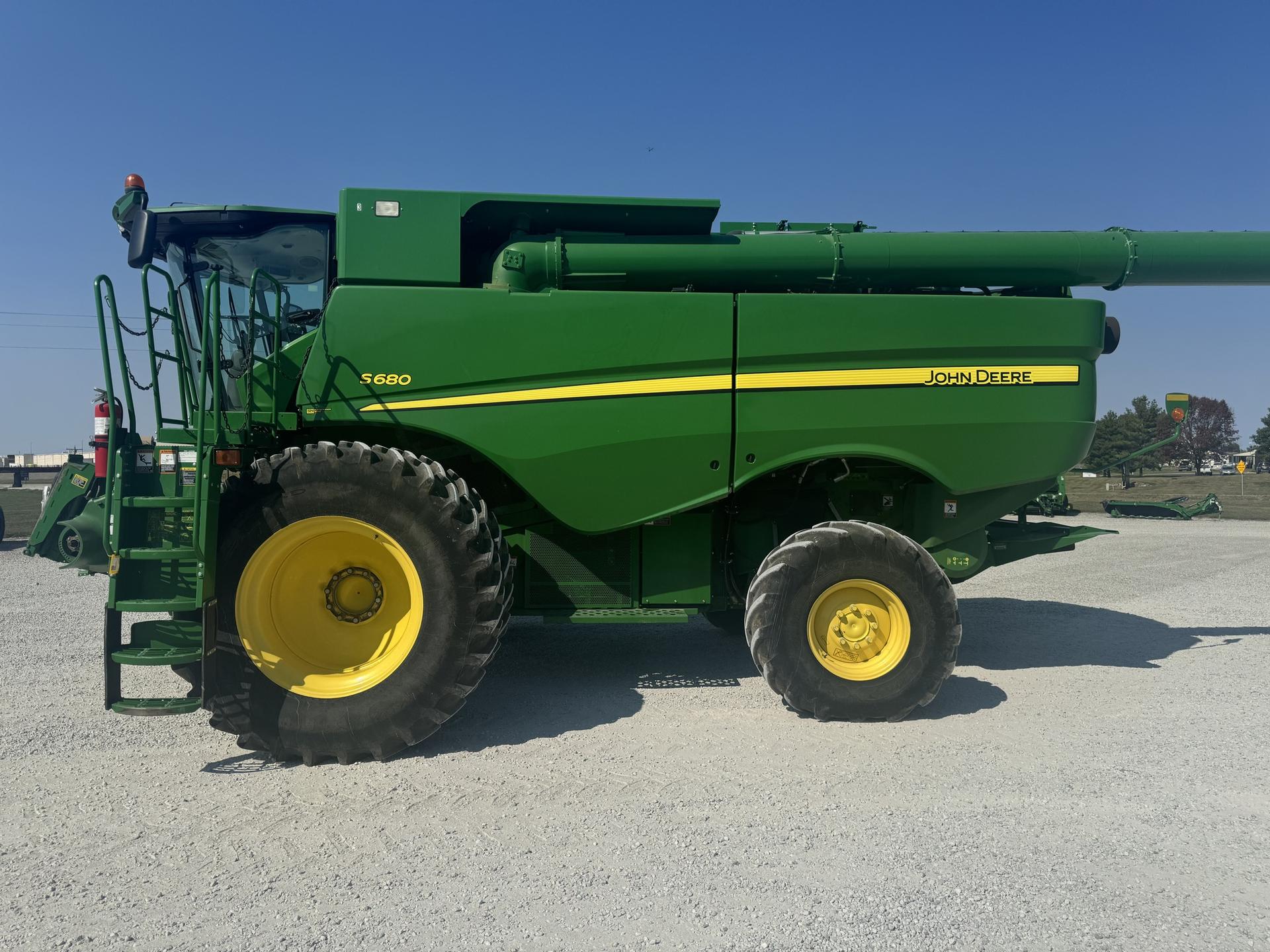2017 John Deere S680 Image