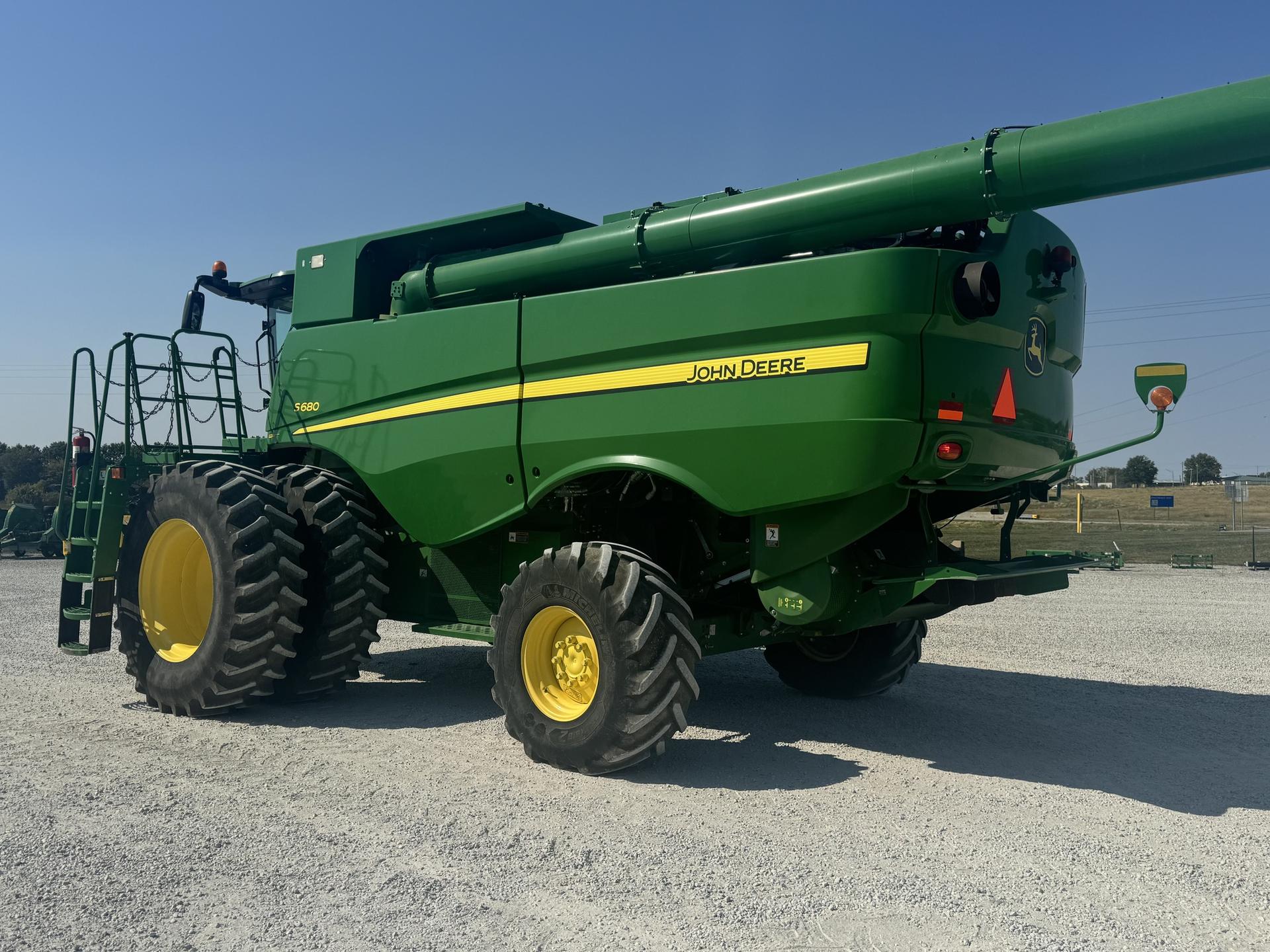 2017 John Deere S680 Image