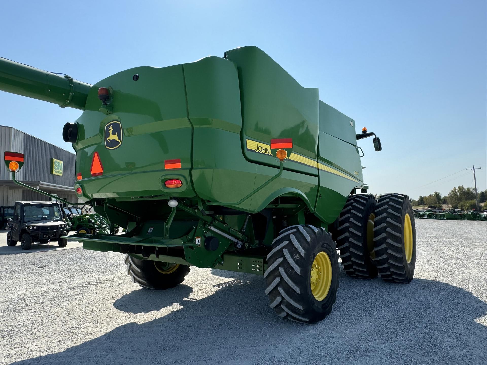2017 John Deere S680 Image