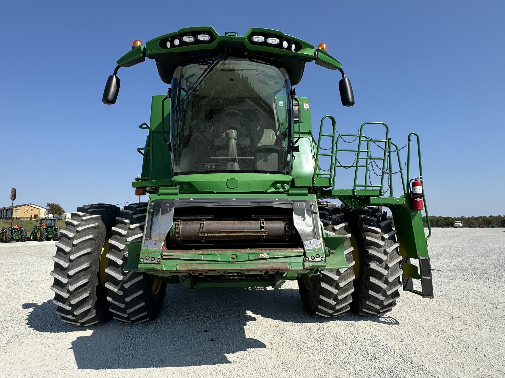 2017 John Deere S680 Image