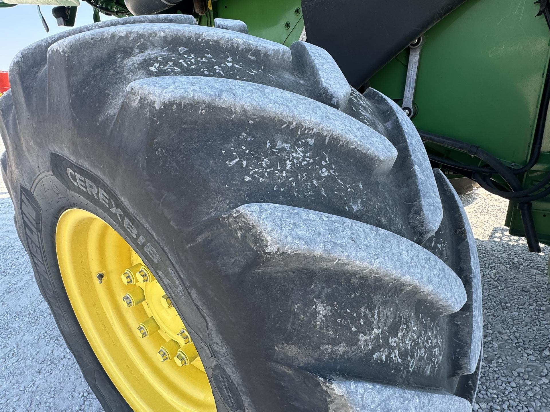 2017 John Deere S680 Image