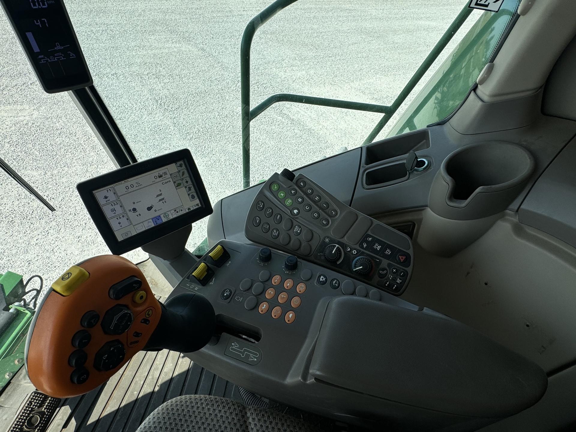 2017 John Deere S680 Image