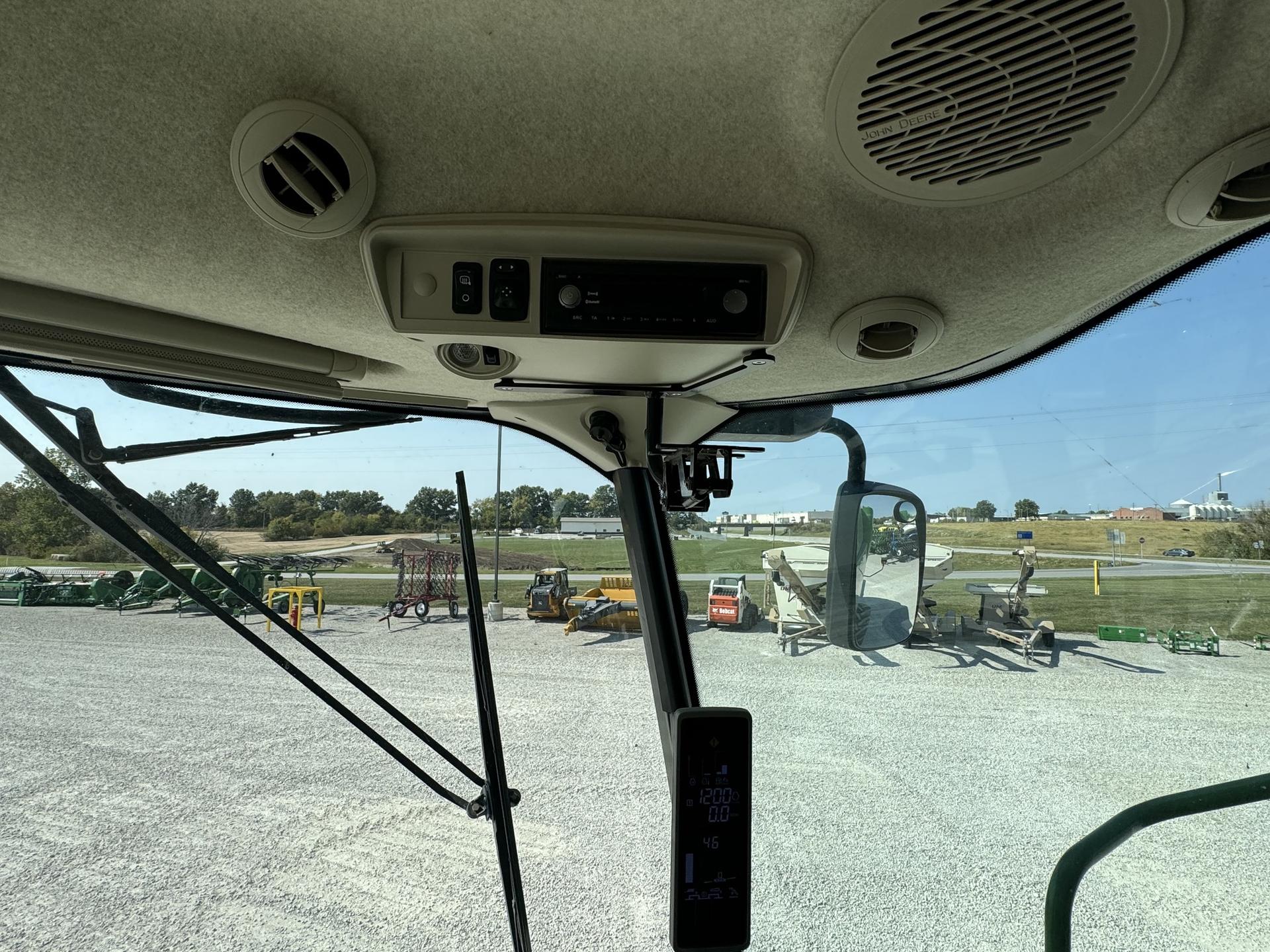 2017 John Deere S680 Image