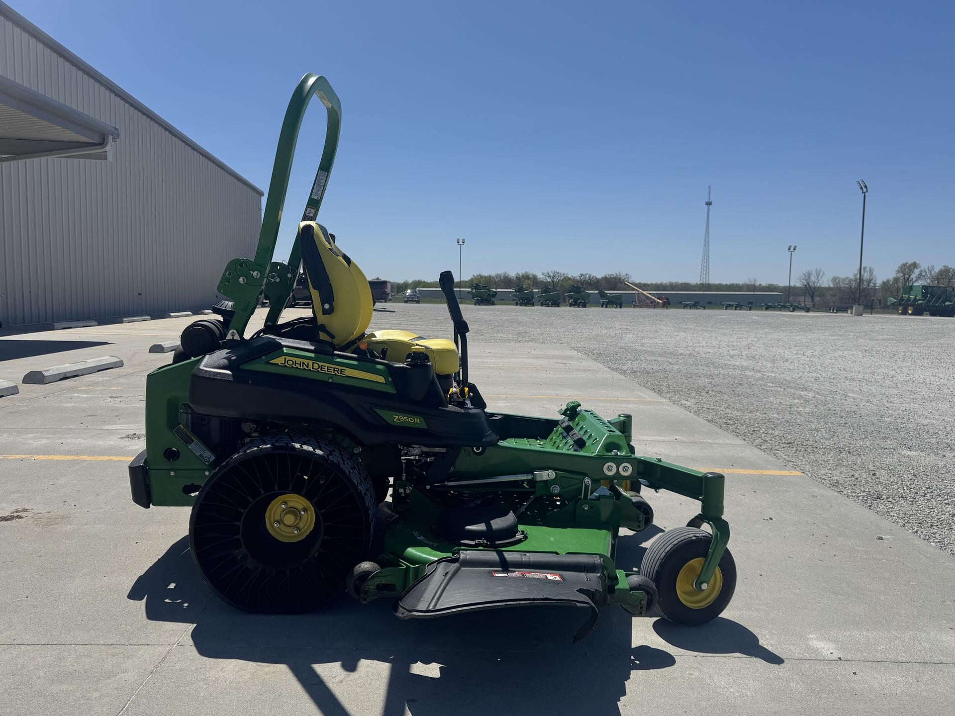 2022 John Deere Z950R Image