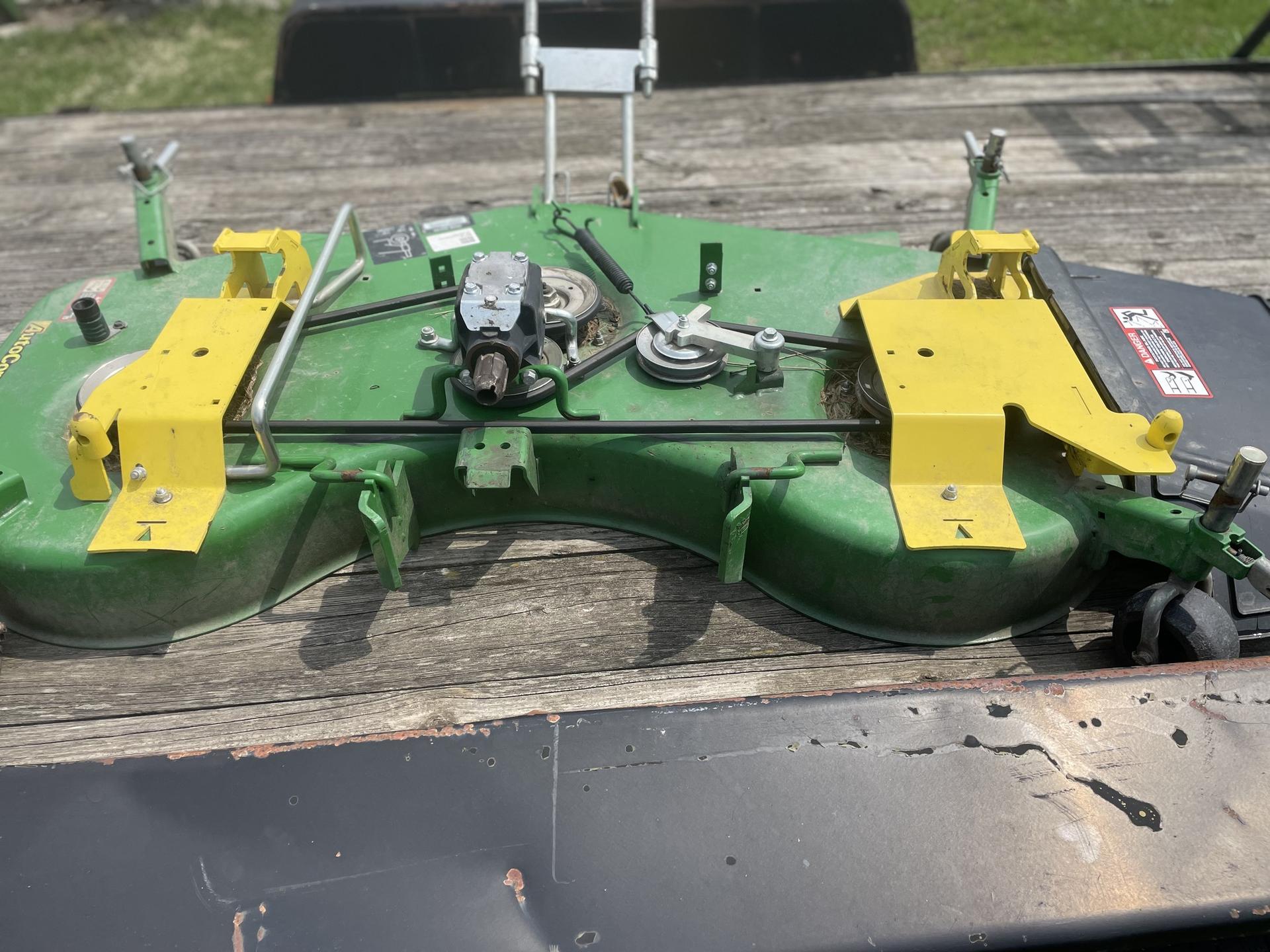 2019 John Deere 2025R Image