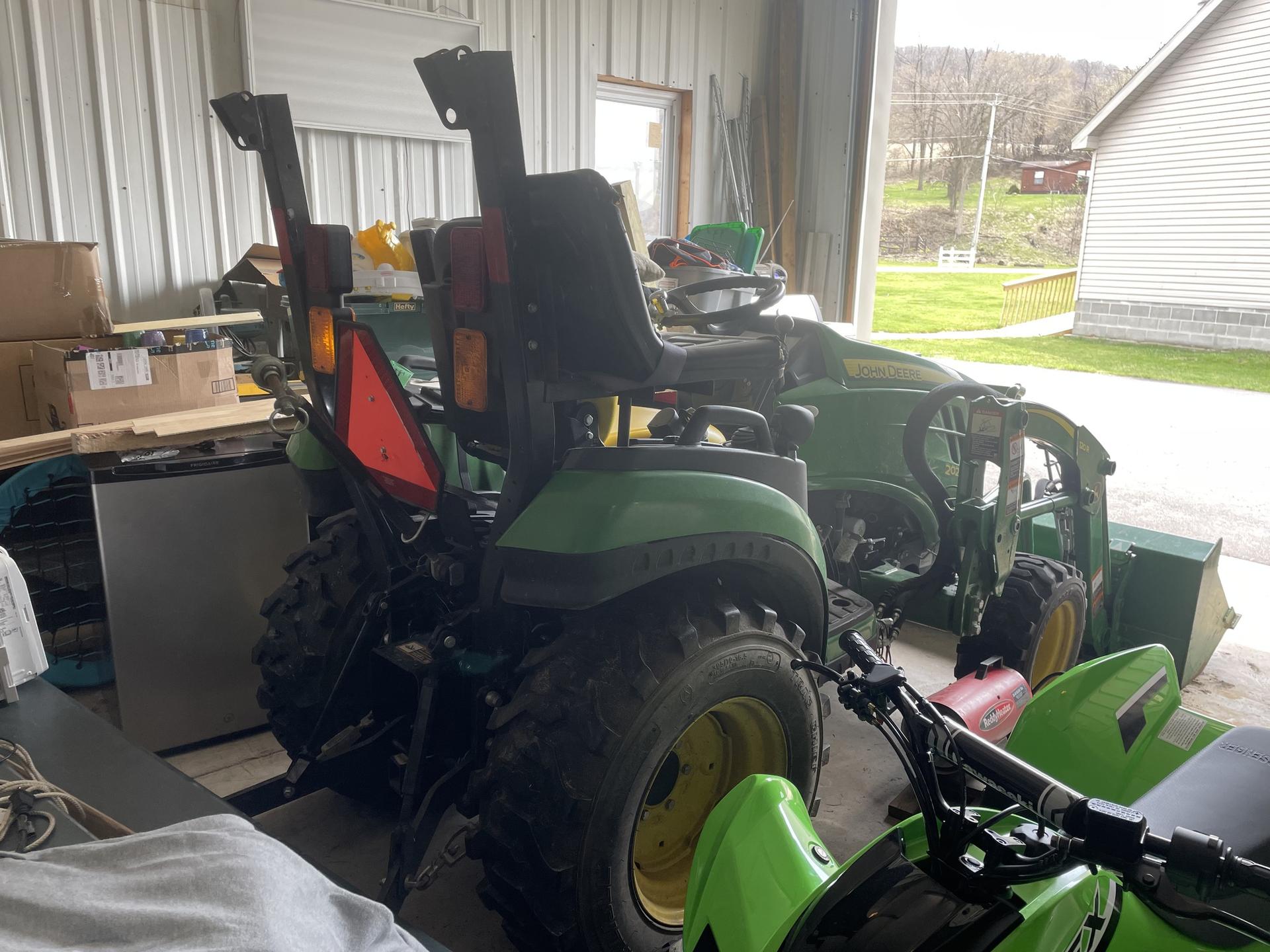 2019 John Deere 2025R Image