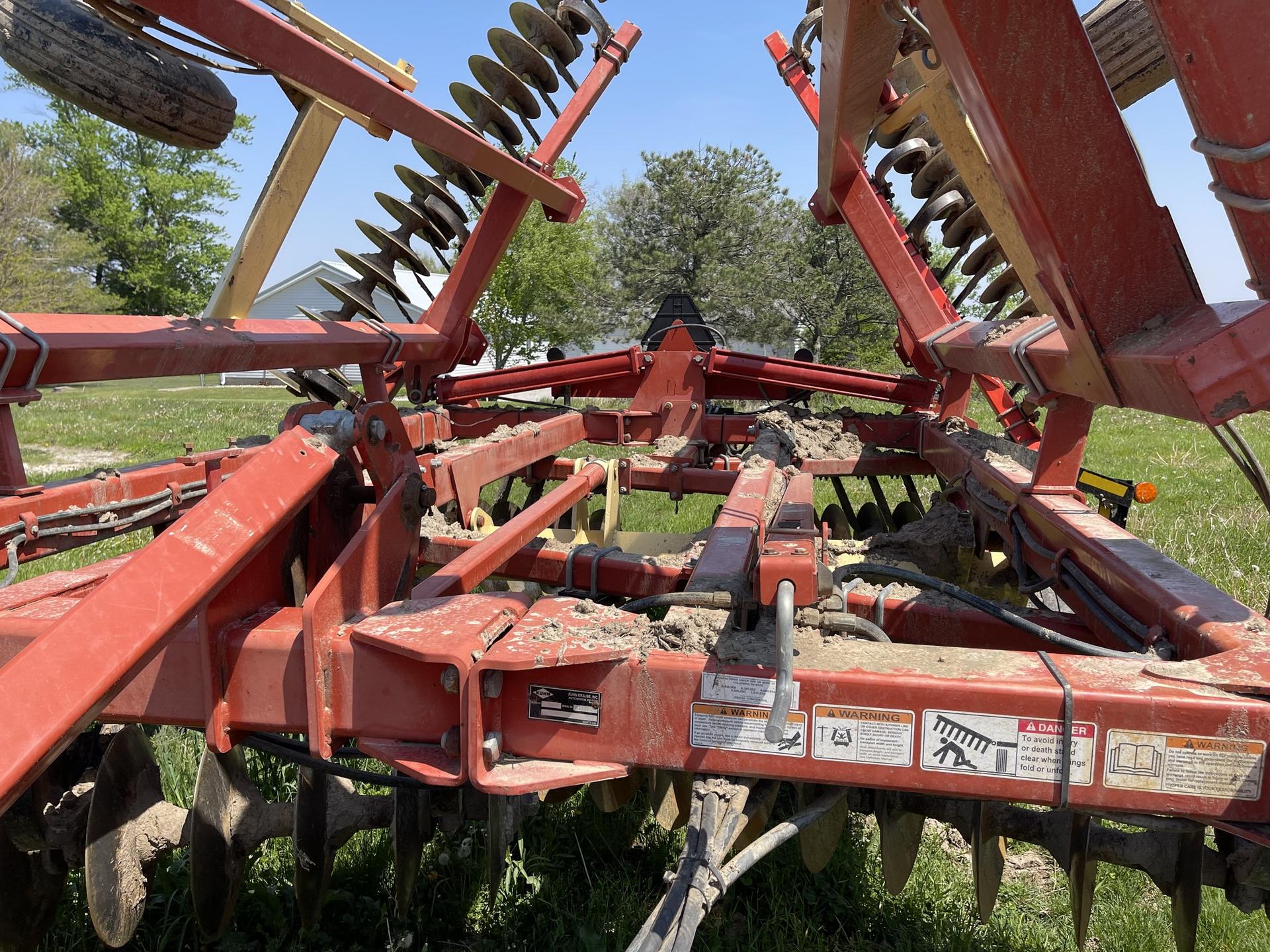 2010 Kuhn Krause 8200 Image