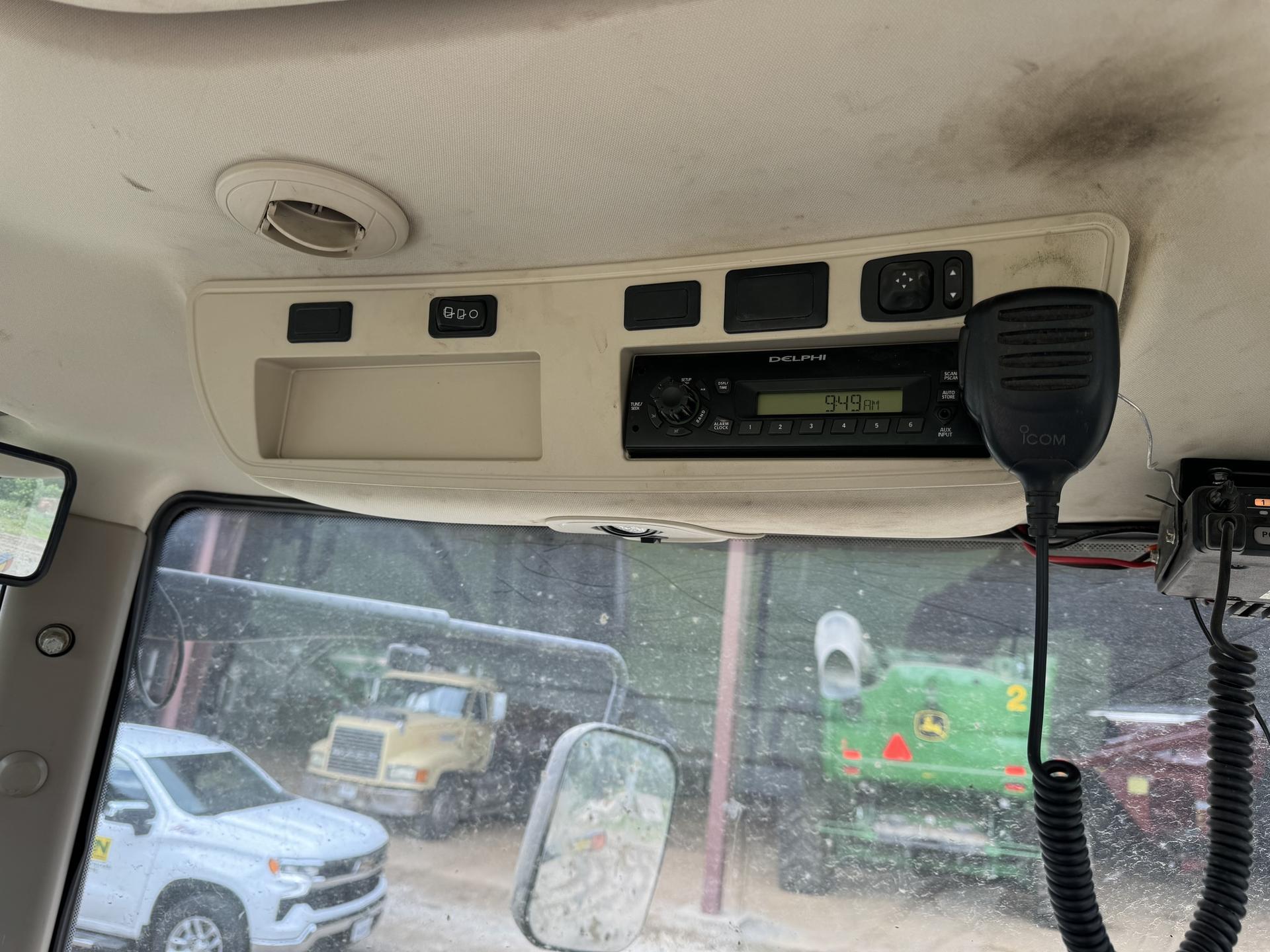 2010 John Deere 8295R 2010 Image
