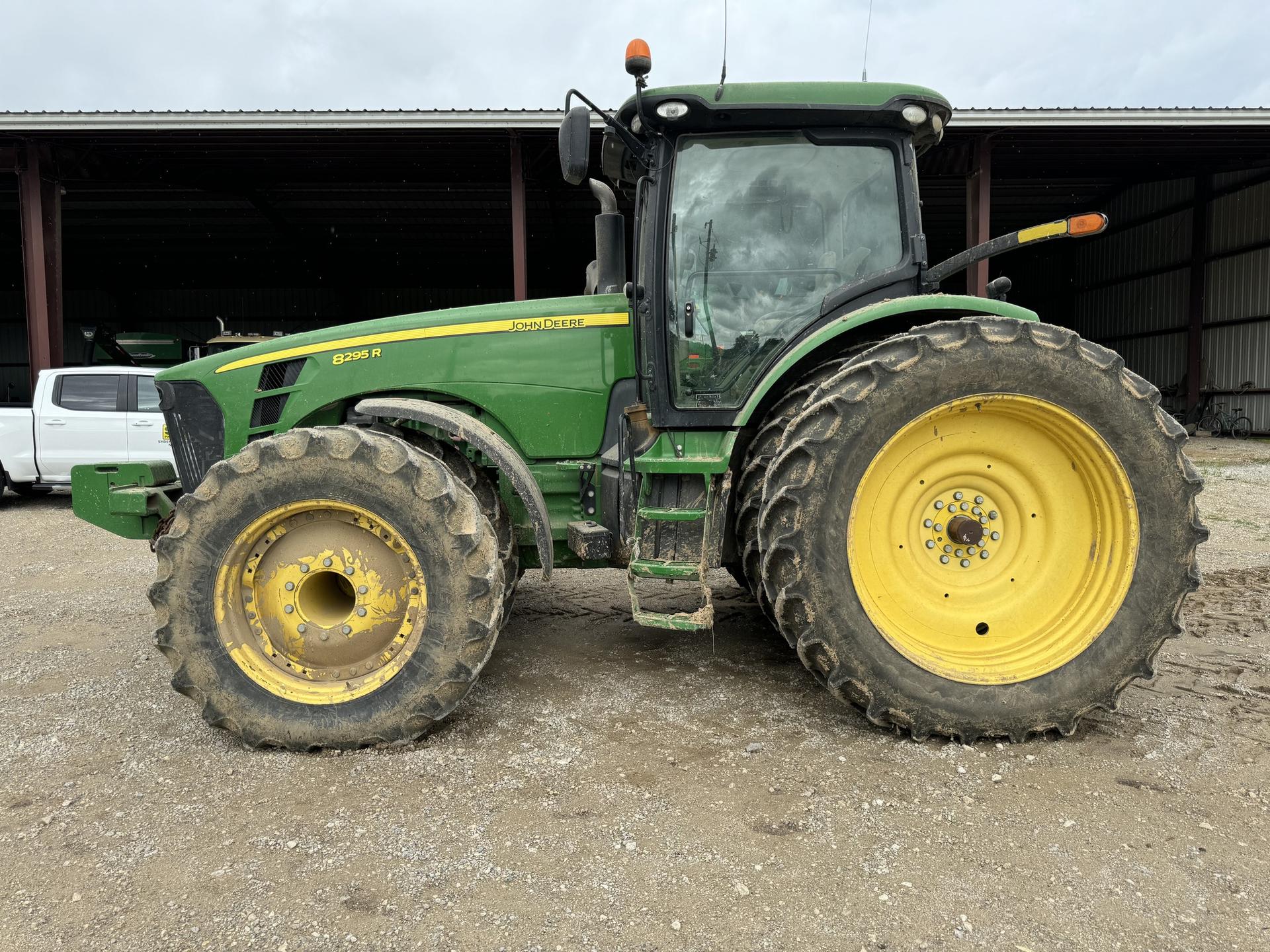 2010 John Deere 8295R 2010 Image