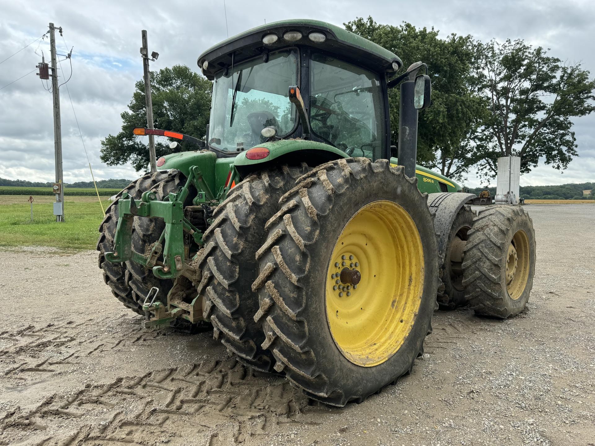 2010 John Deere 8295R 2010 Image