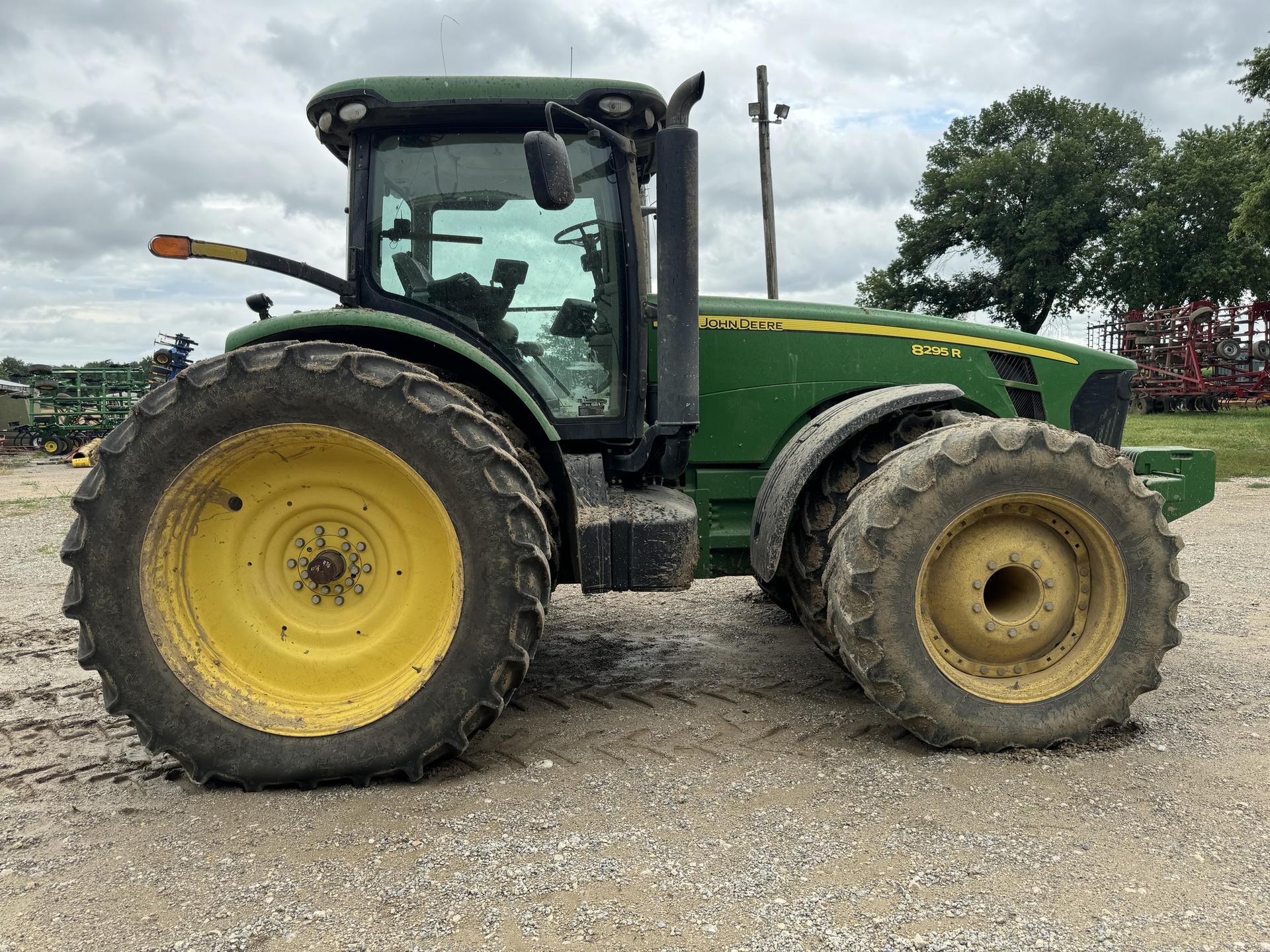 2010 John Deere 8295R 2010 Image