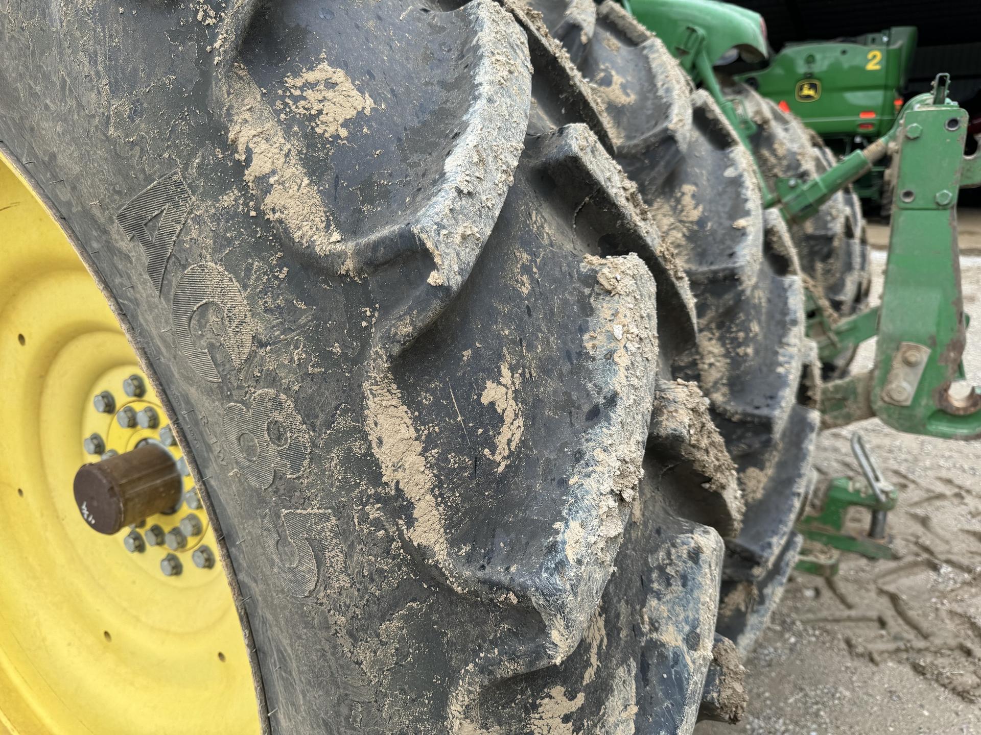 2010 John Deere 8295R 2010 Image