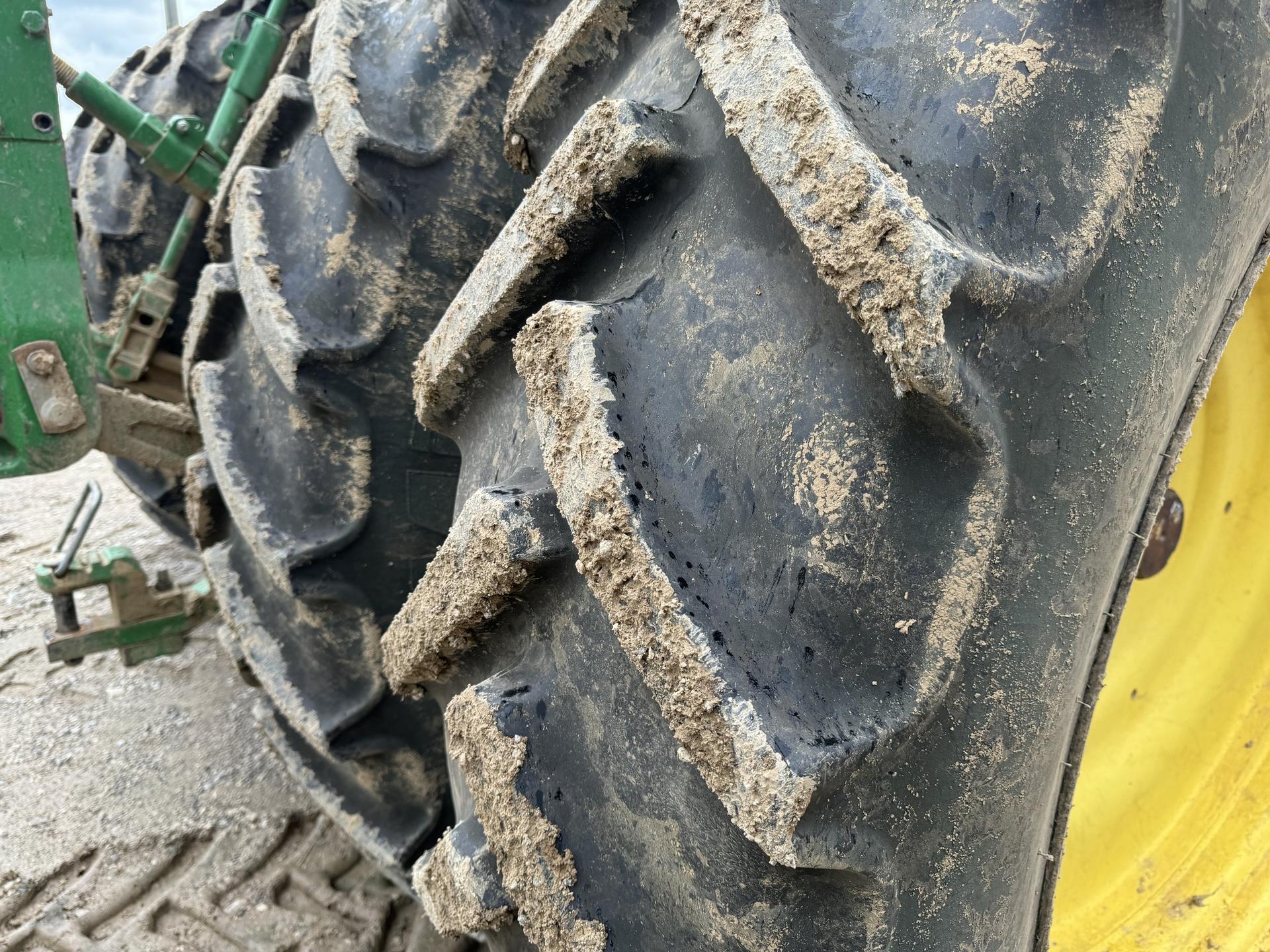 2010 John Deere 8295R 2010 Image