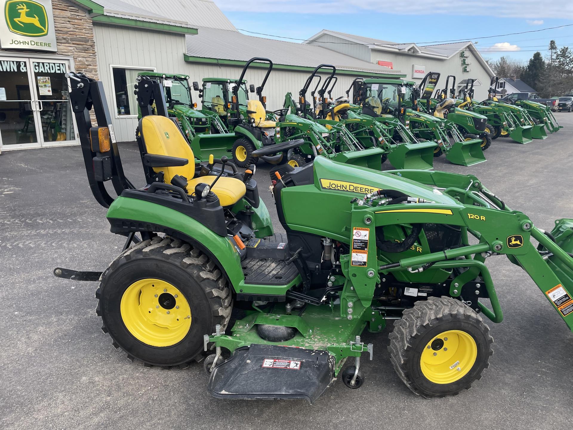 2022 John Deere 2025R Image