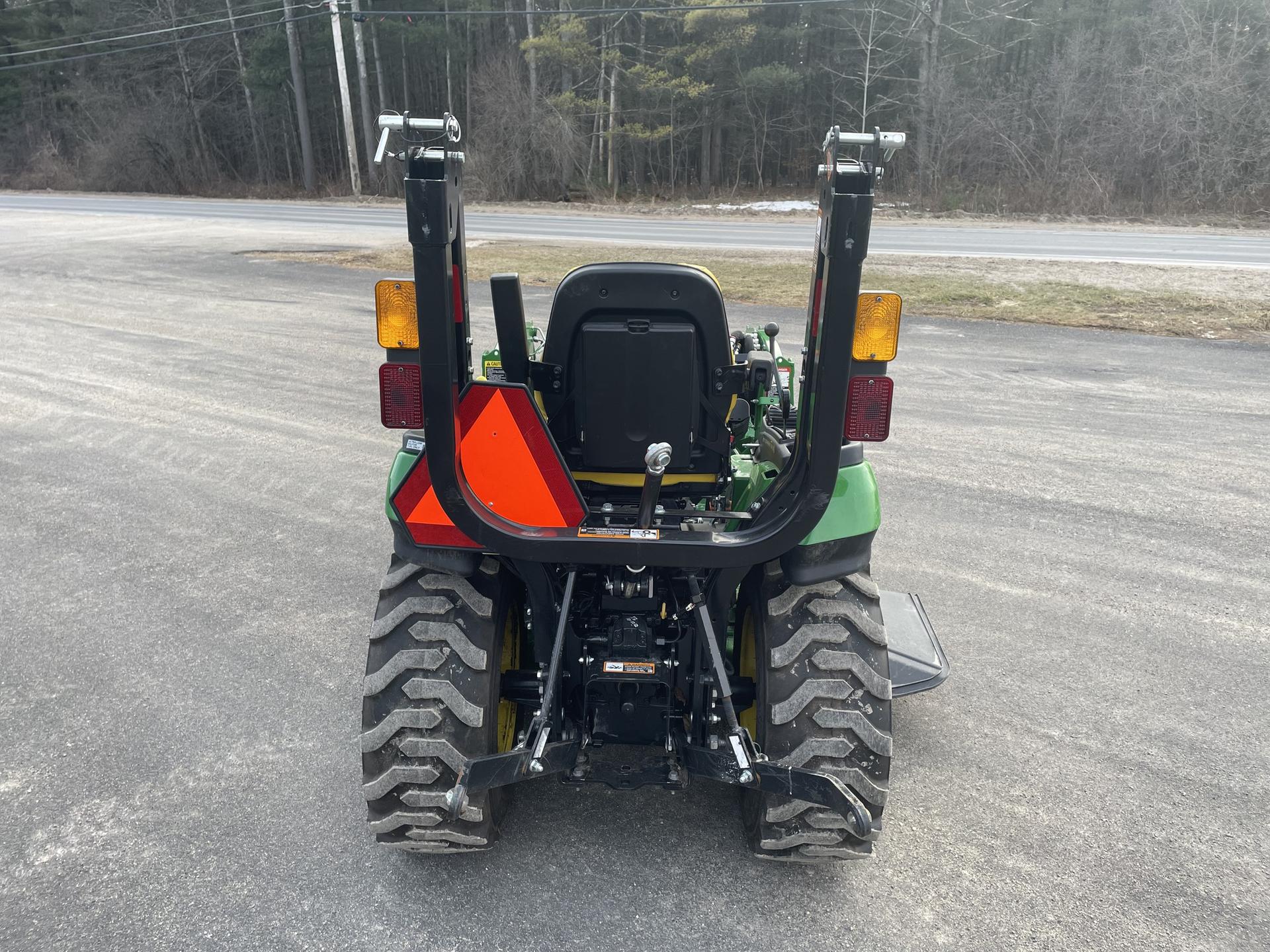 2022 John Deere 2025R Image