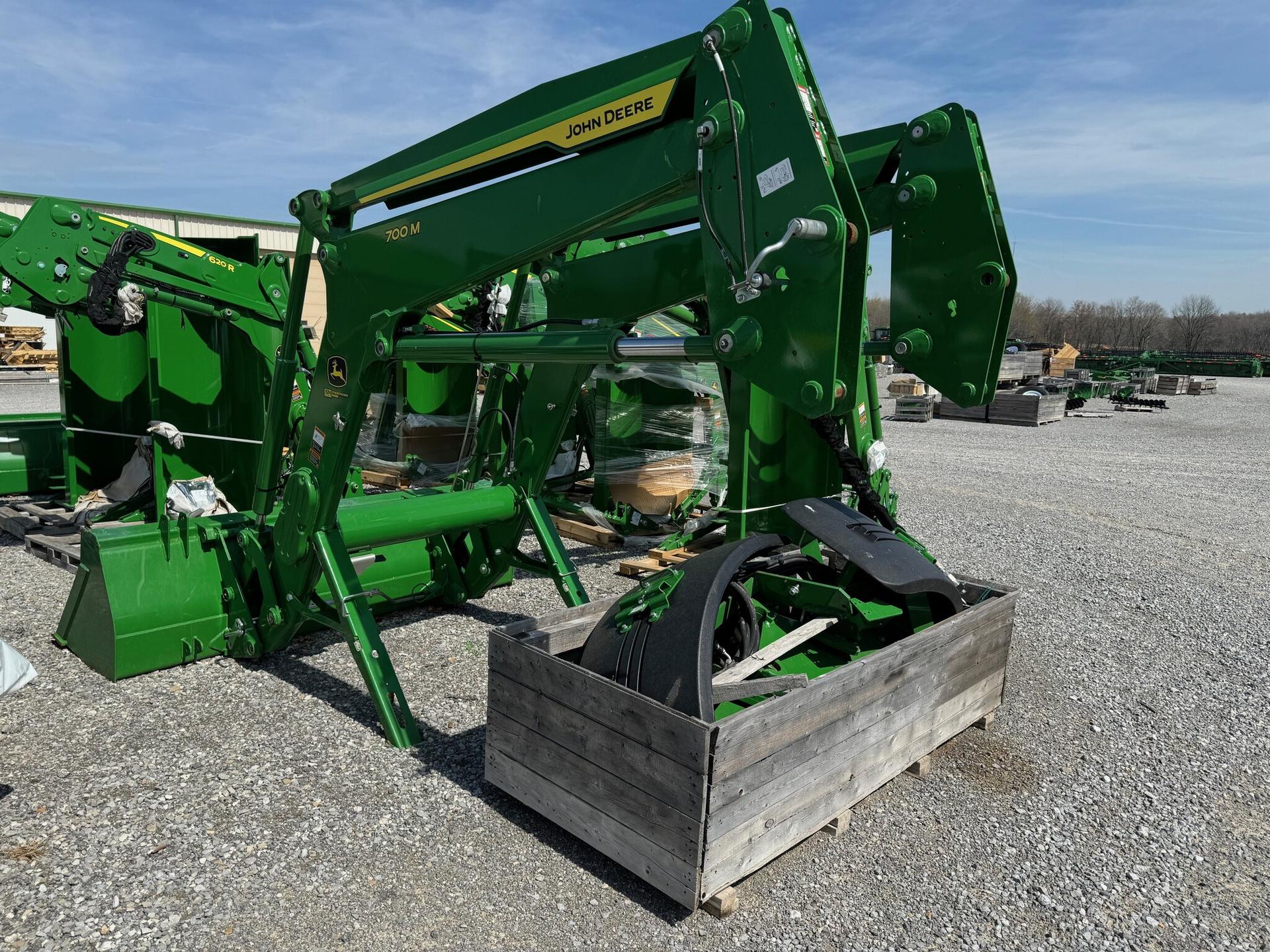 2022 John Deere 700M Image