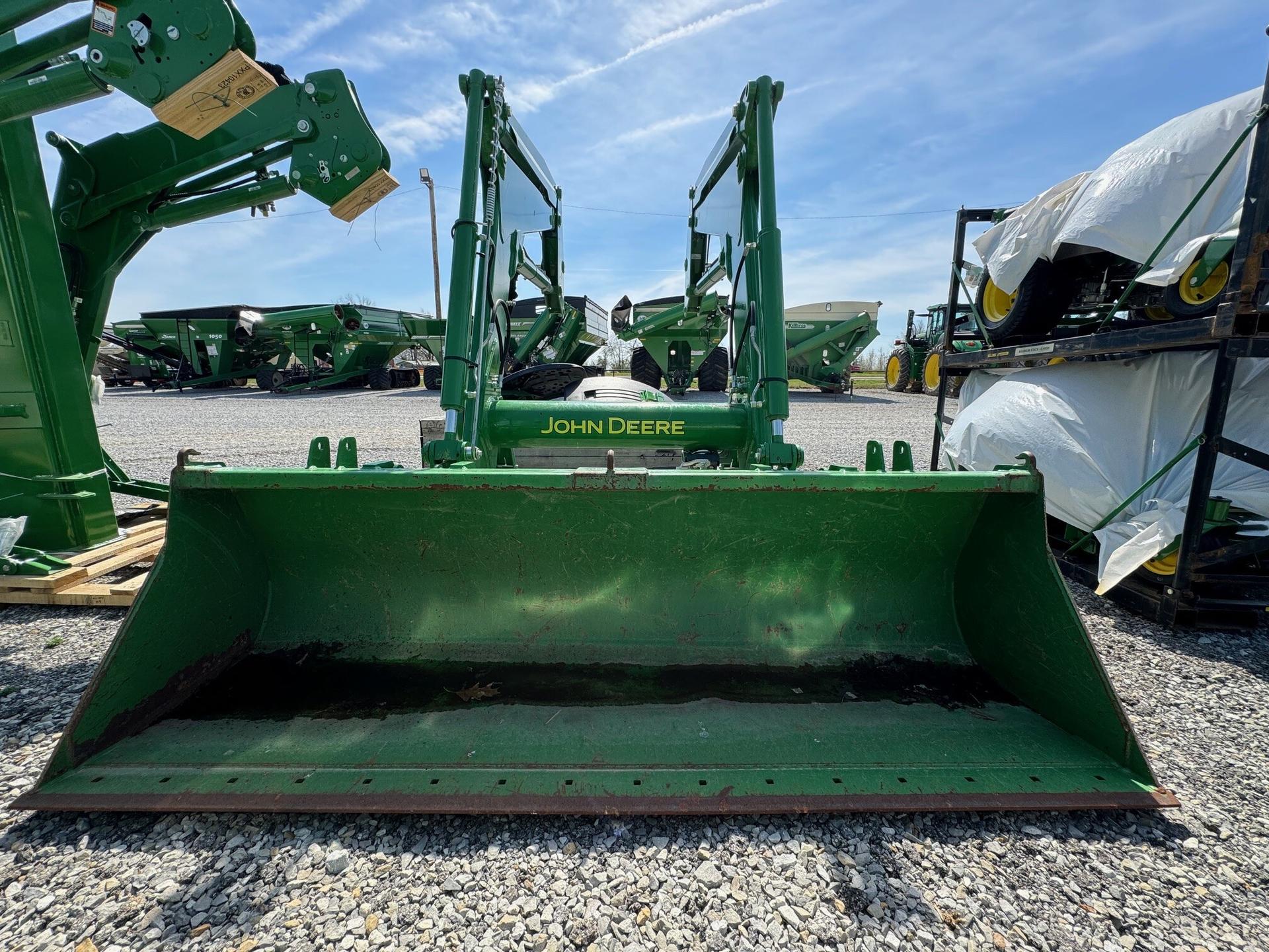 2022 John Deere 700M Image