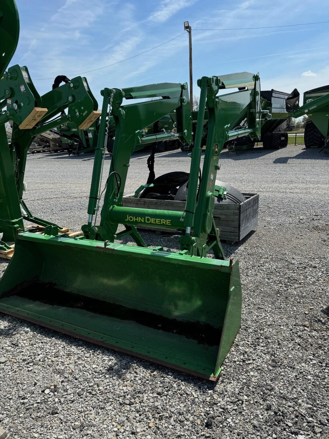 2022 John Deere 700M Image