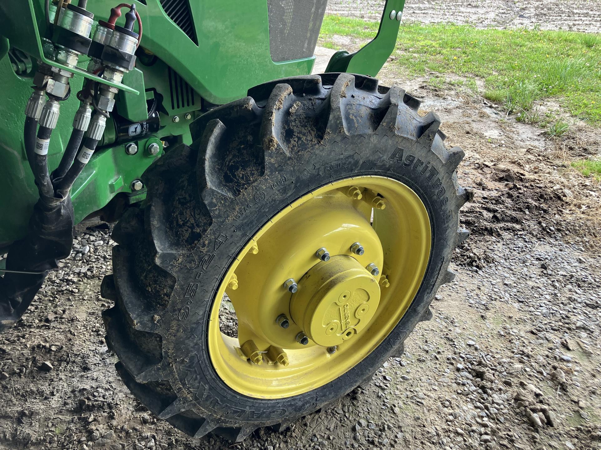 2022 John Deere 5055E Image