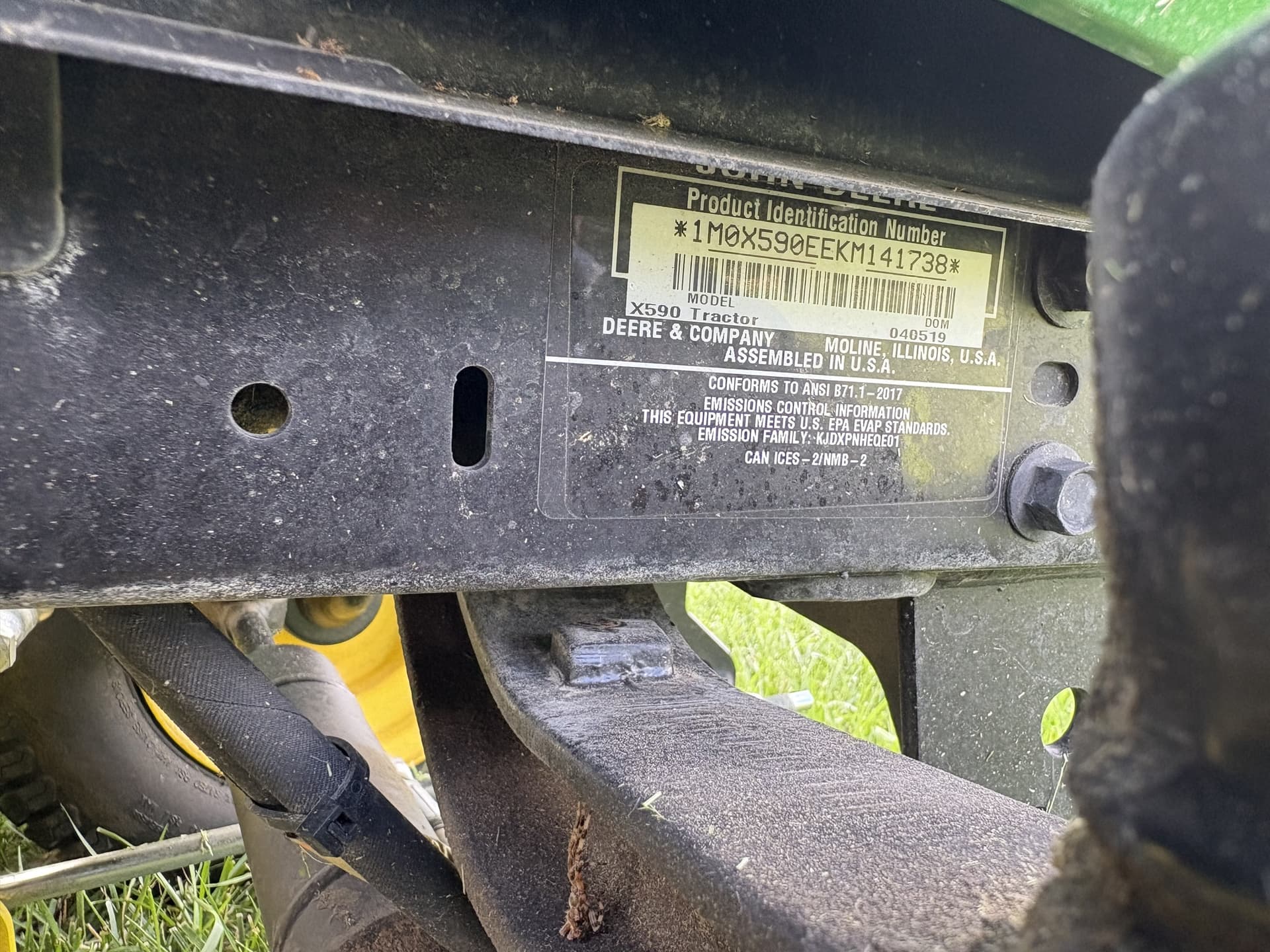 2019 John Deere X590 Image