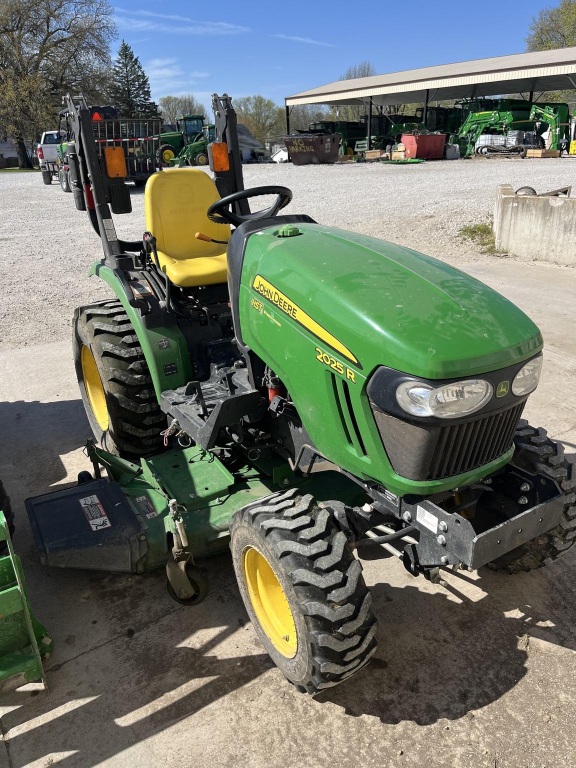 2015 John Deere 2025R Image