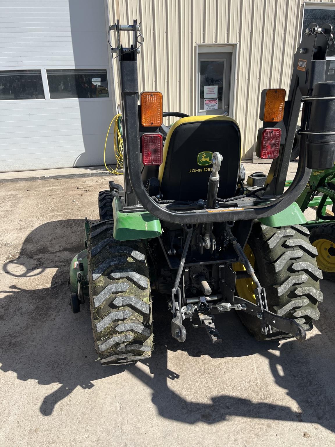 2015 John Deere 2025R Image