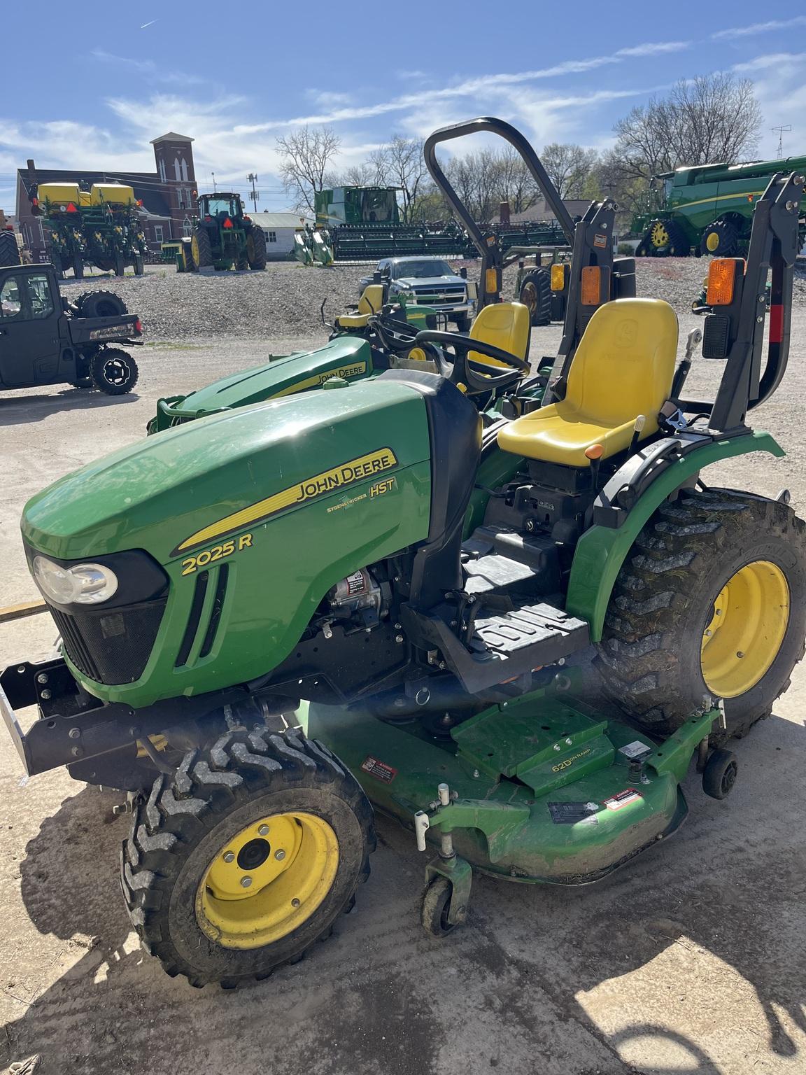 2015 John Deere 2025R Image
